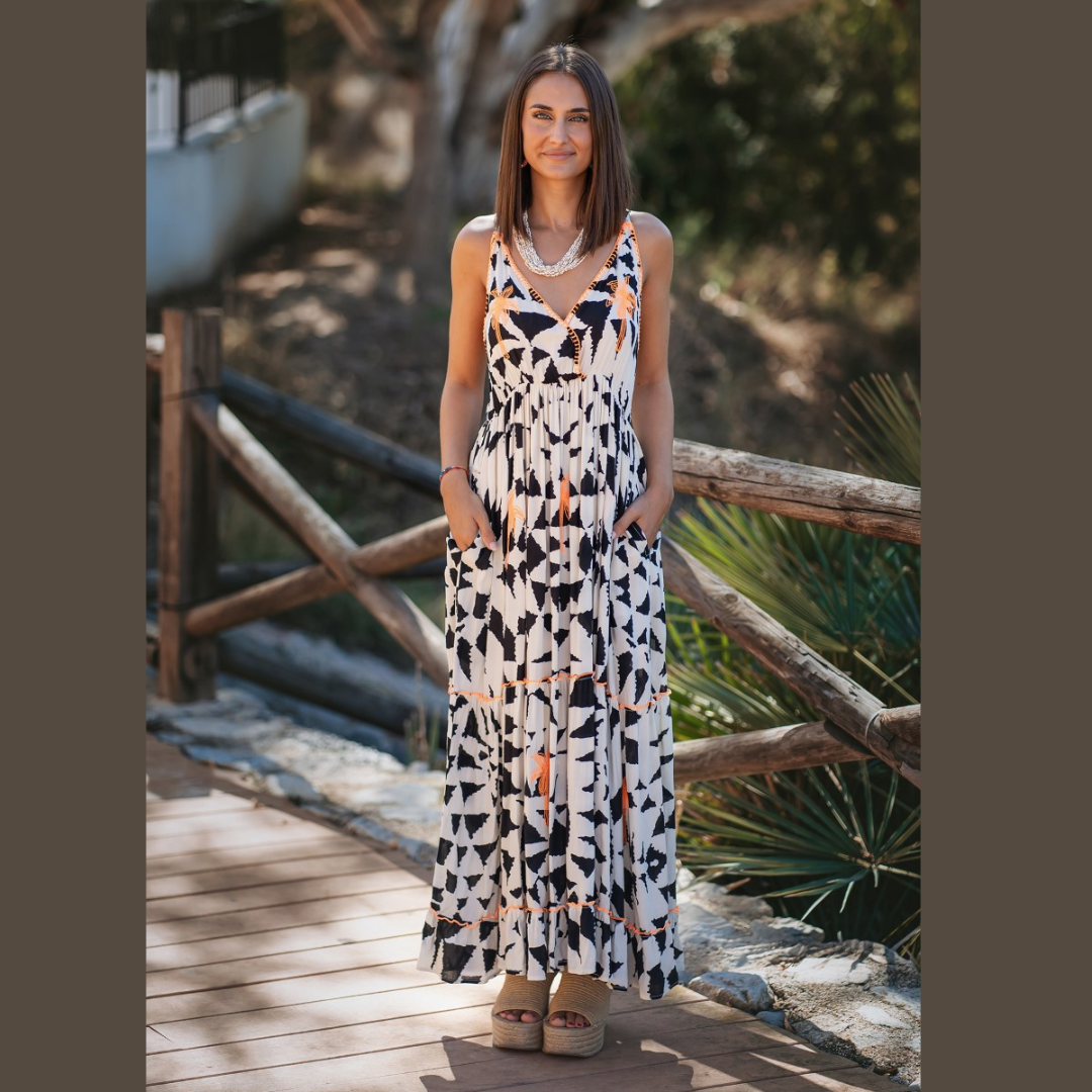 Vestido Preto e Branco com Vivos em Laranja 35655 XL