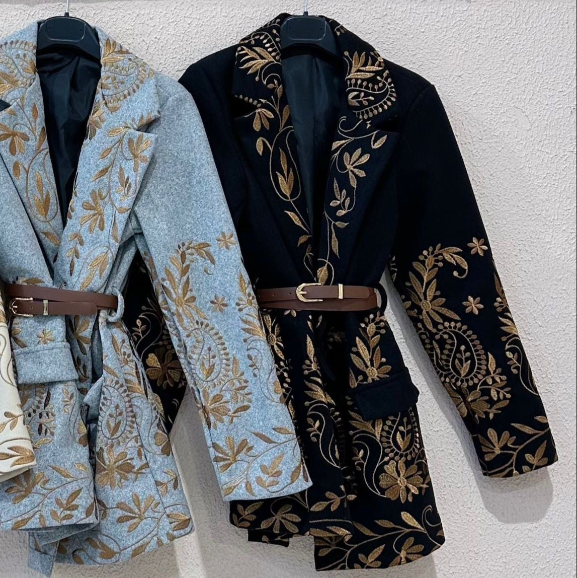 Casaco Bordado a Dourado (Variadades) Preto