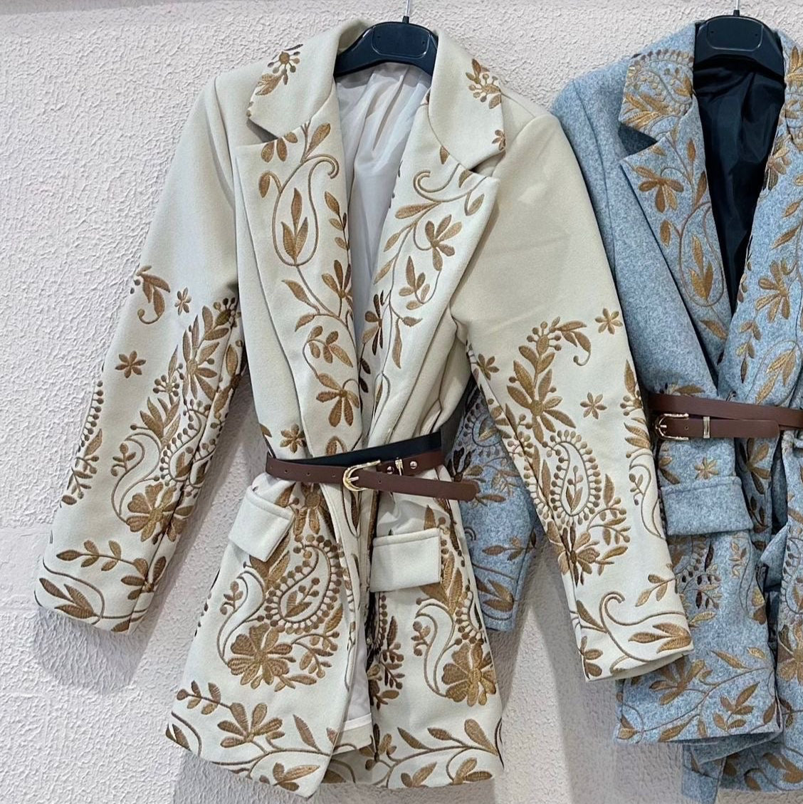 Casaco Bordado a Dourado (Variadades) Preto