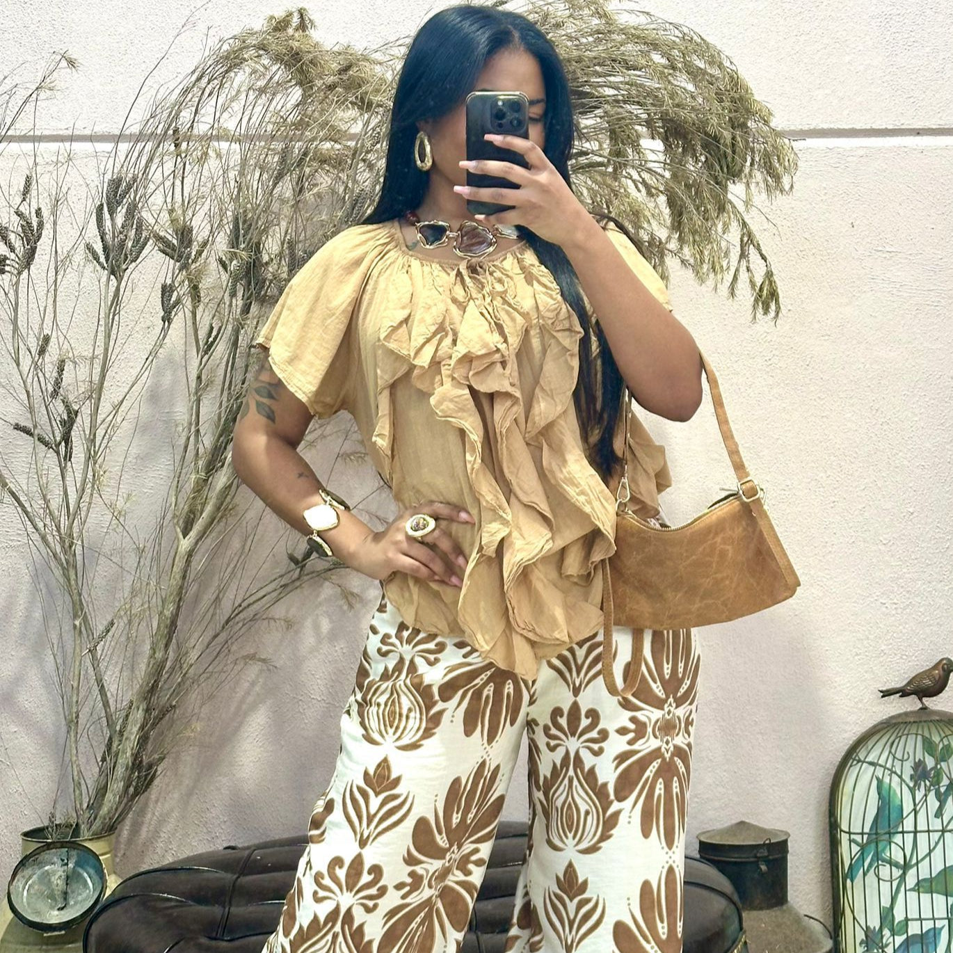 Blusa Bege, Folhos com Gola Amarração