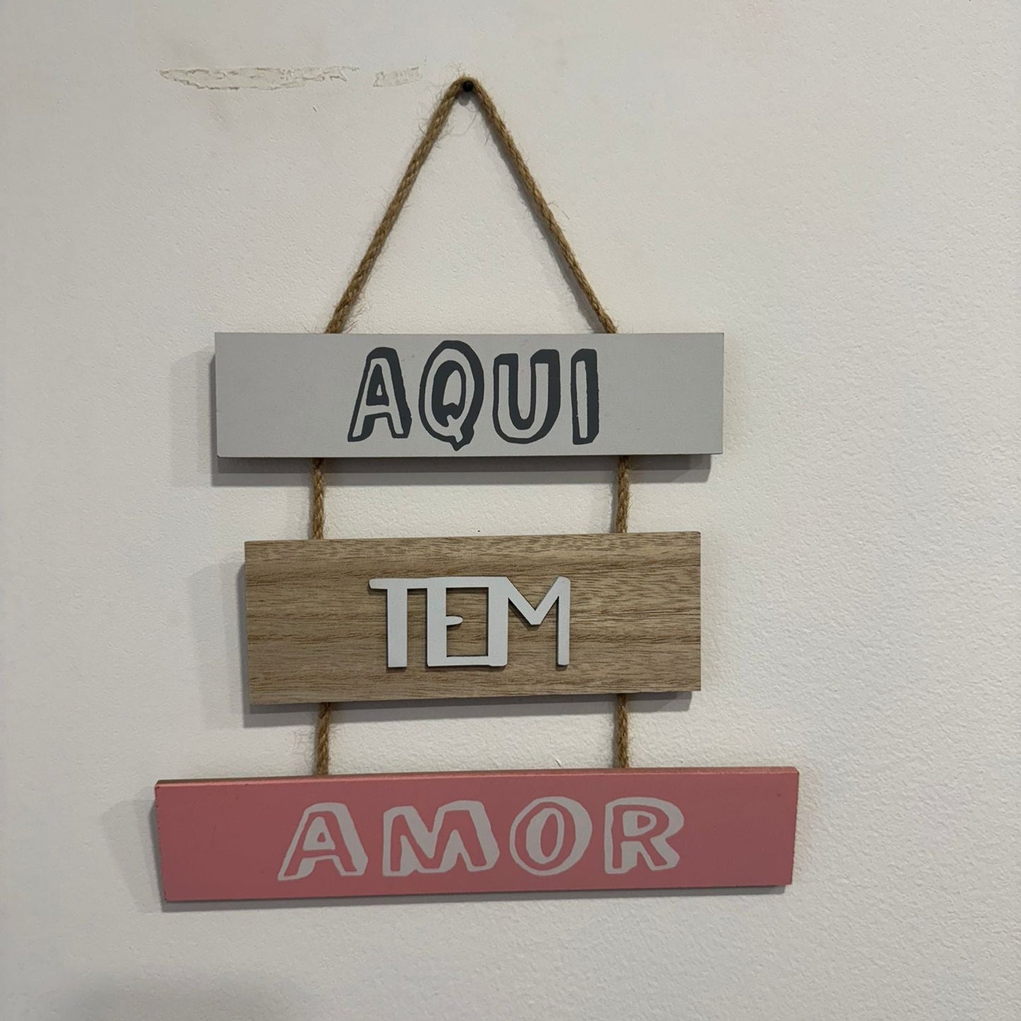 Placa Parede MDF (Variadades) Aqui Tem Amor