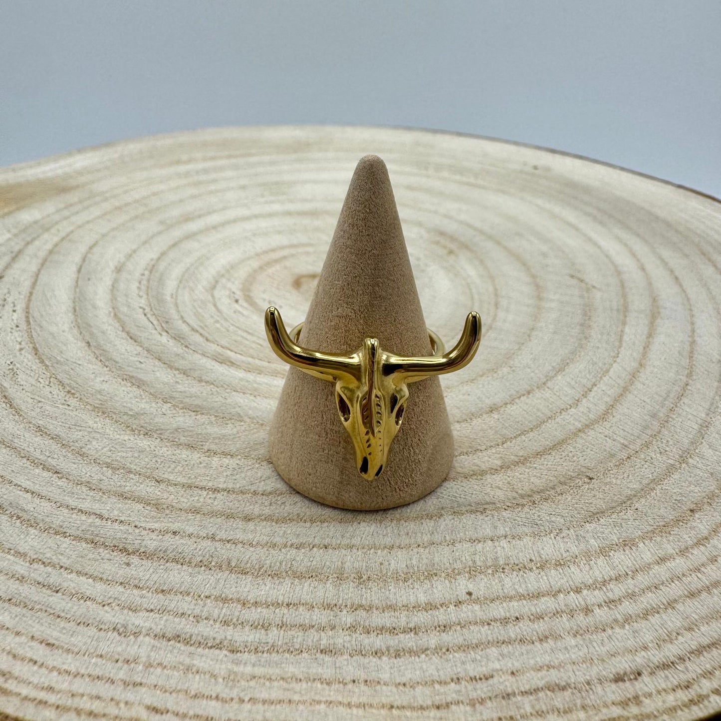 Anel Caveira de Touro Dourado