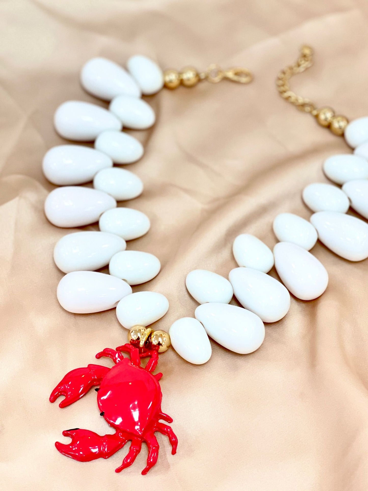 Colar Amêndoas Brancas e Caranguejo Vermelho