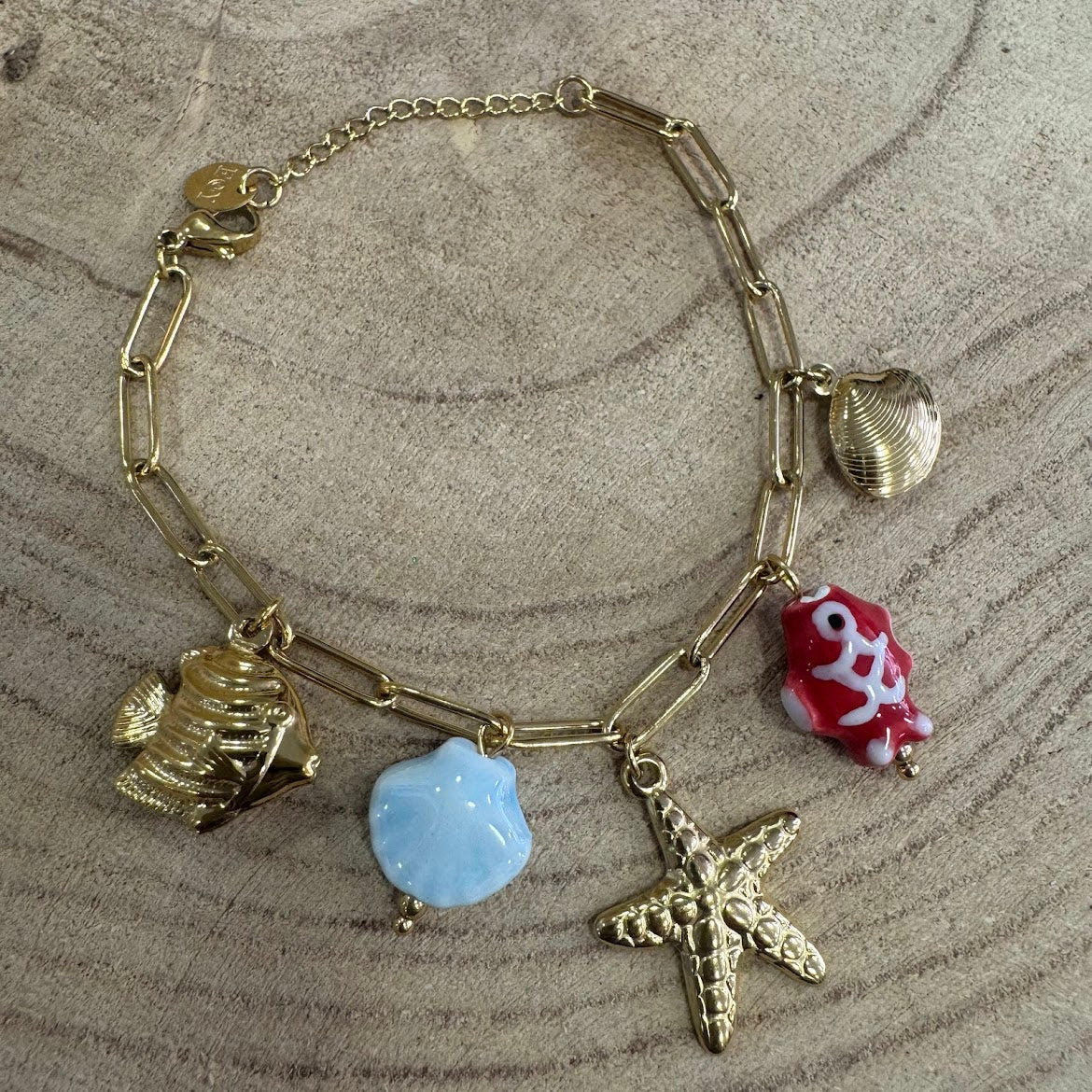 Pulseira Marinha Dourada, Peixe Vermelho