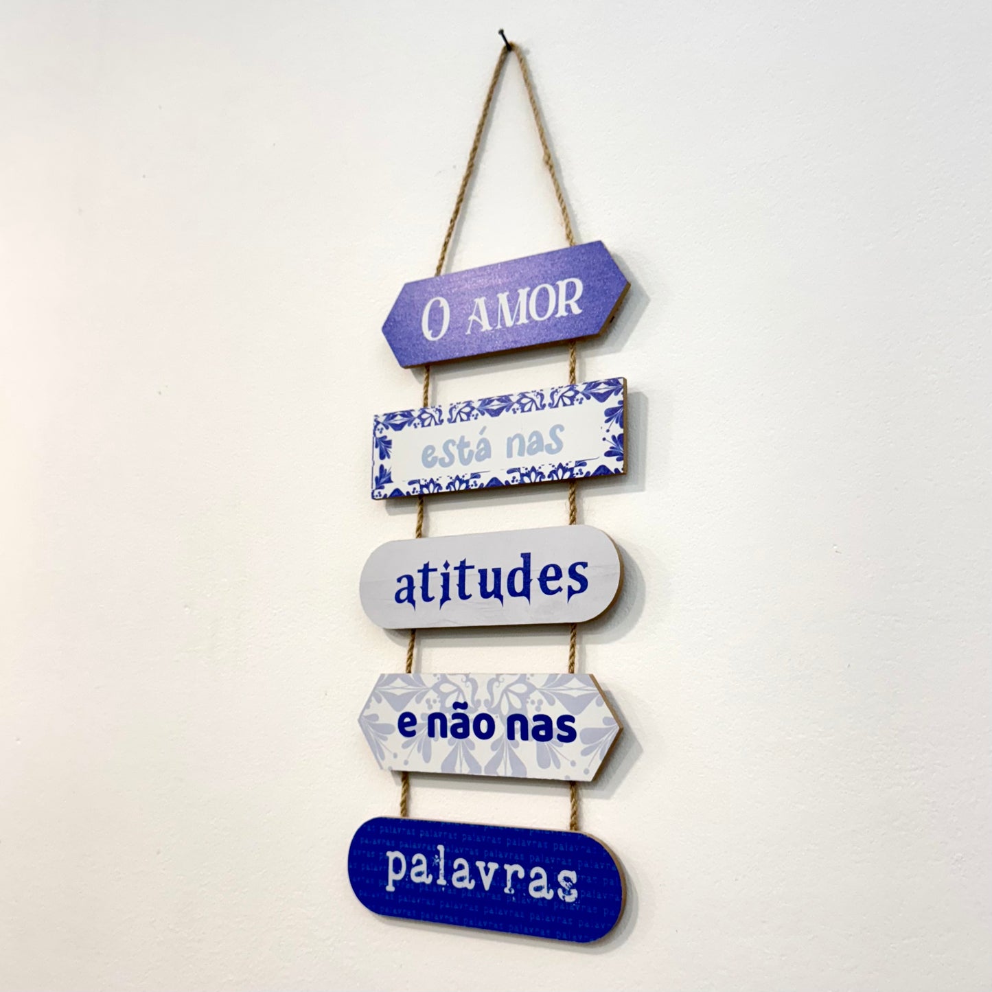 Placa Parede MDF - o amor está nas...