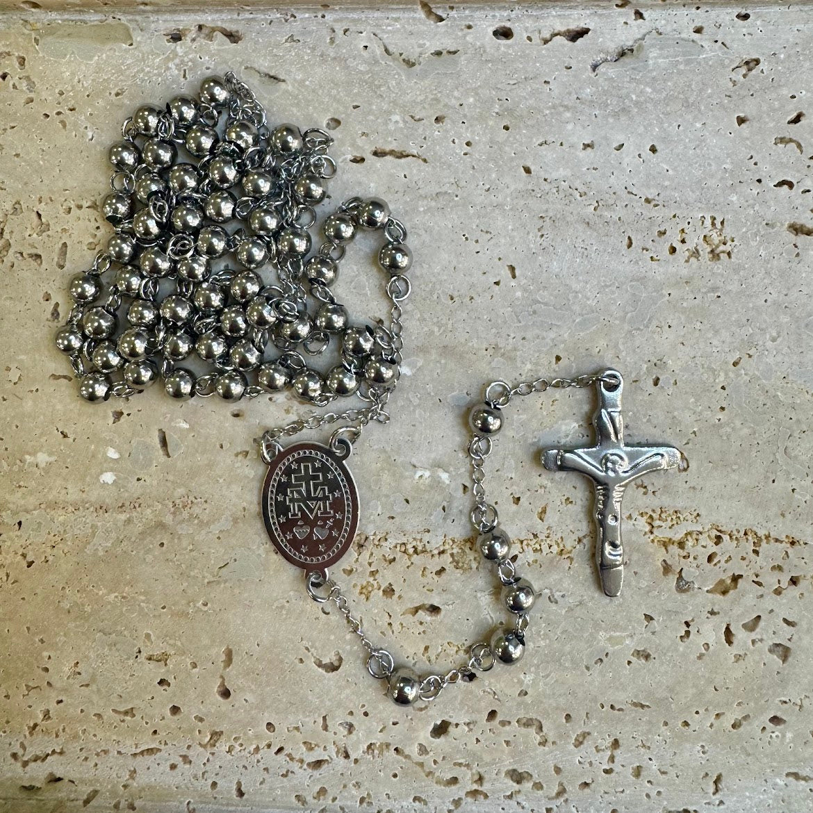 Colar de Aço, Crucifixo VARIEDADES (Prateado/Dourado)