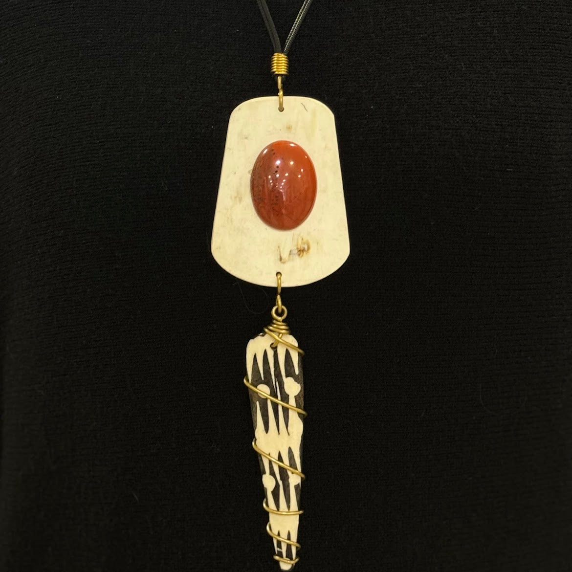 Colar Quenia, Chapa de Osso, Chungwa