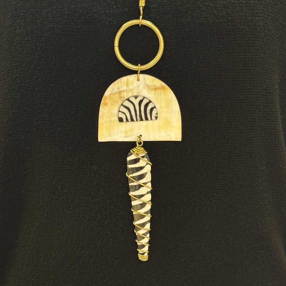 Colar Quenia, Arco-íris Pundamilia (Reversível)