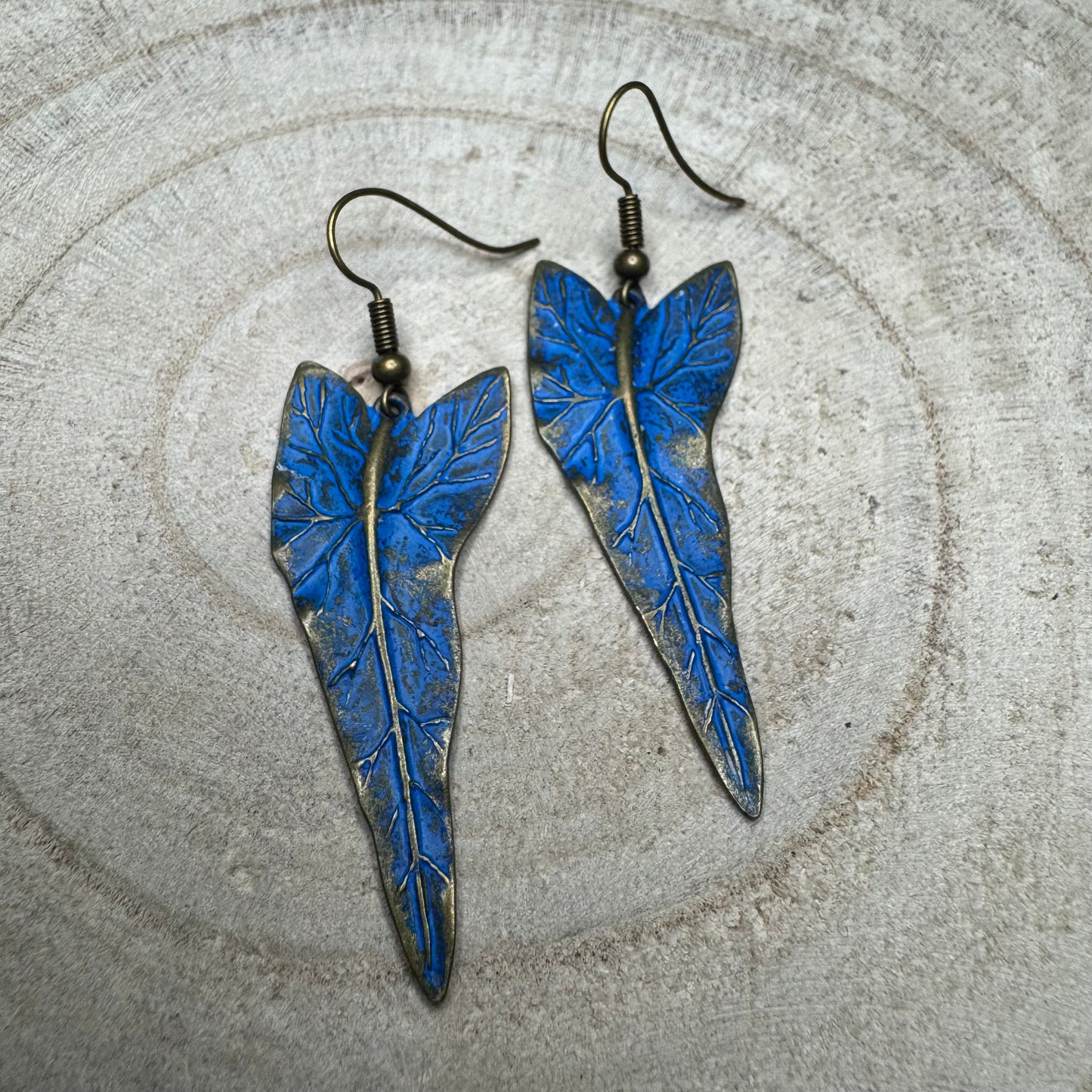 Brincos Rústicos Folha Coração Comprido Azul
