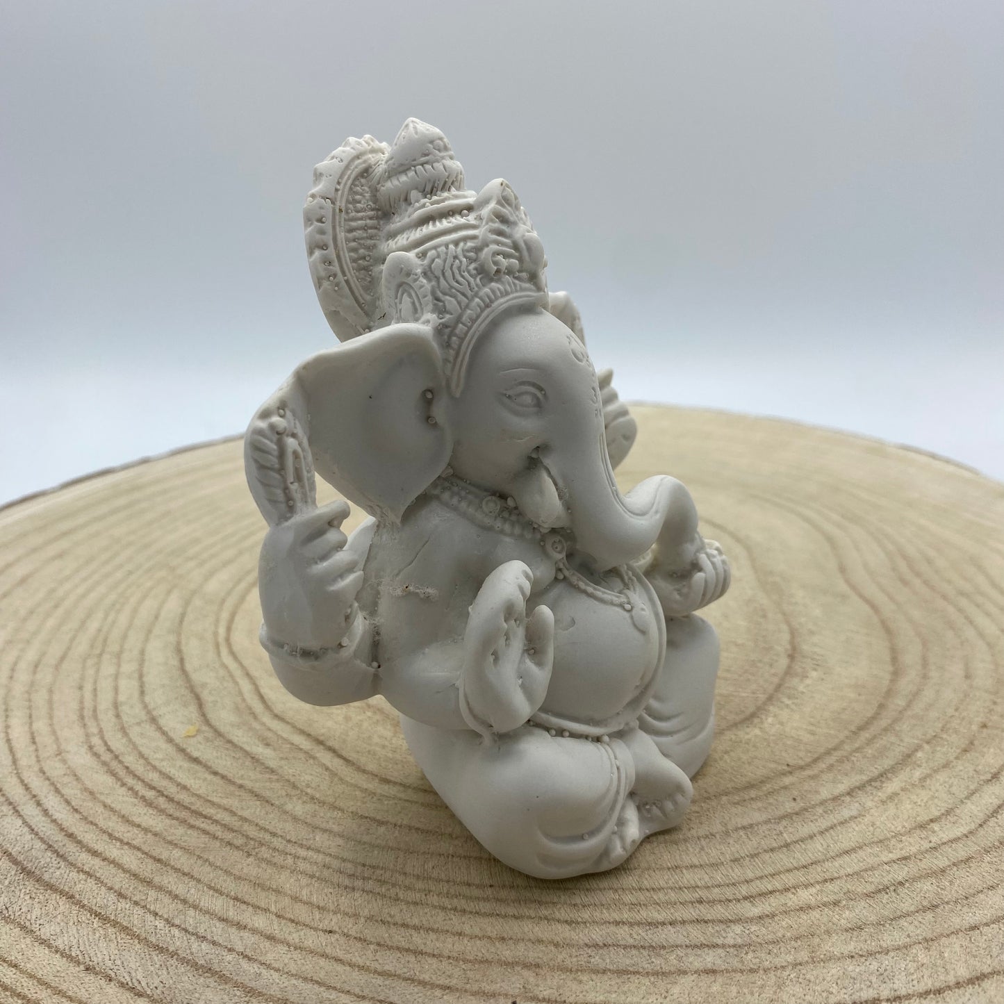 Ganesh Branca com Pena (Media)