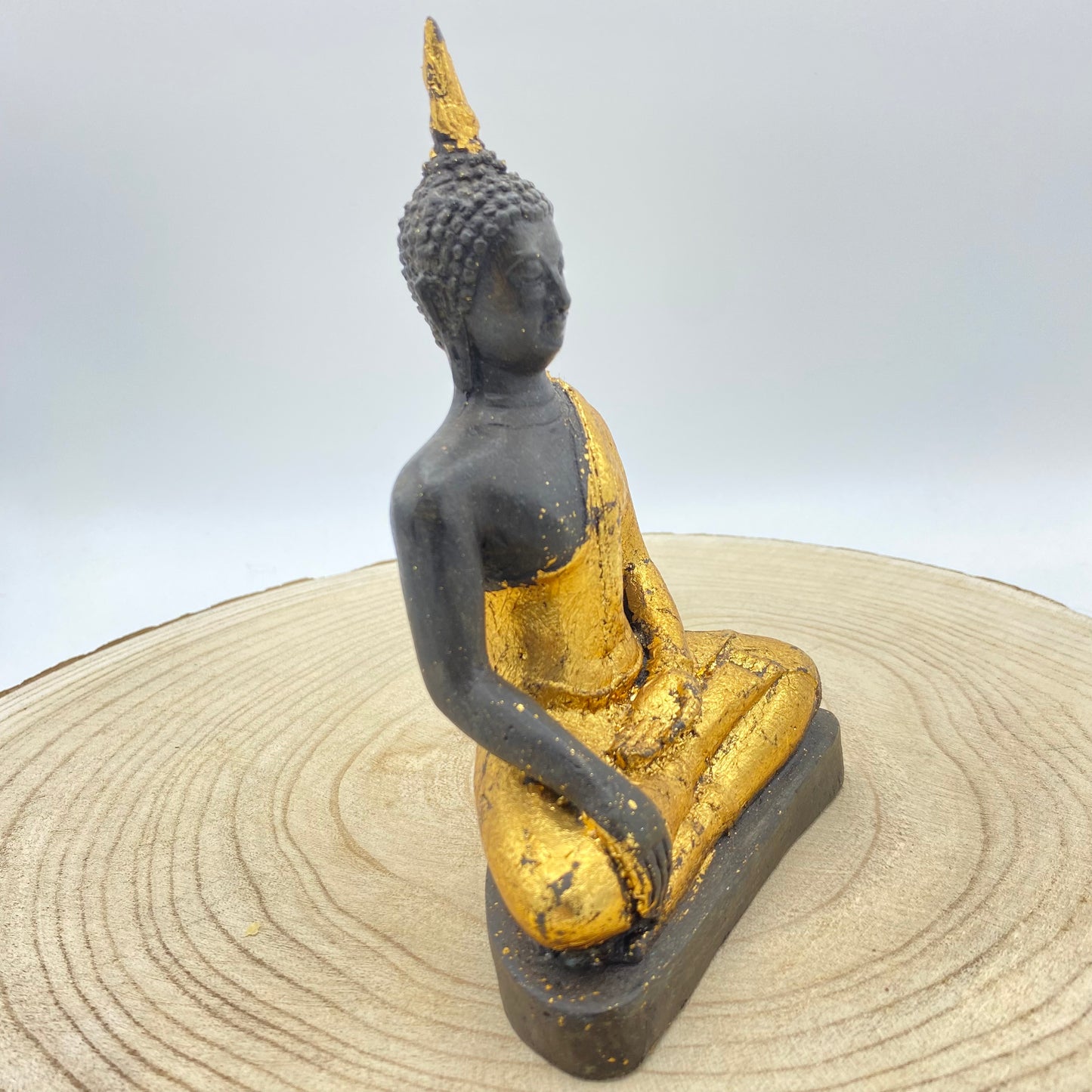Buda Metal e Dourado