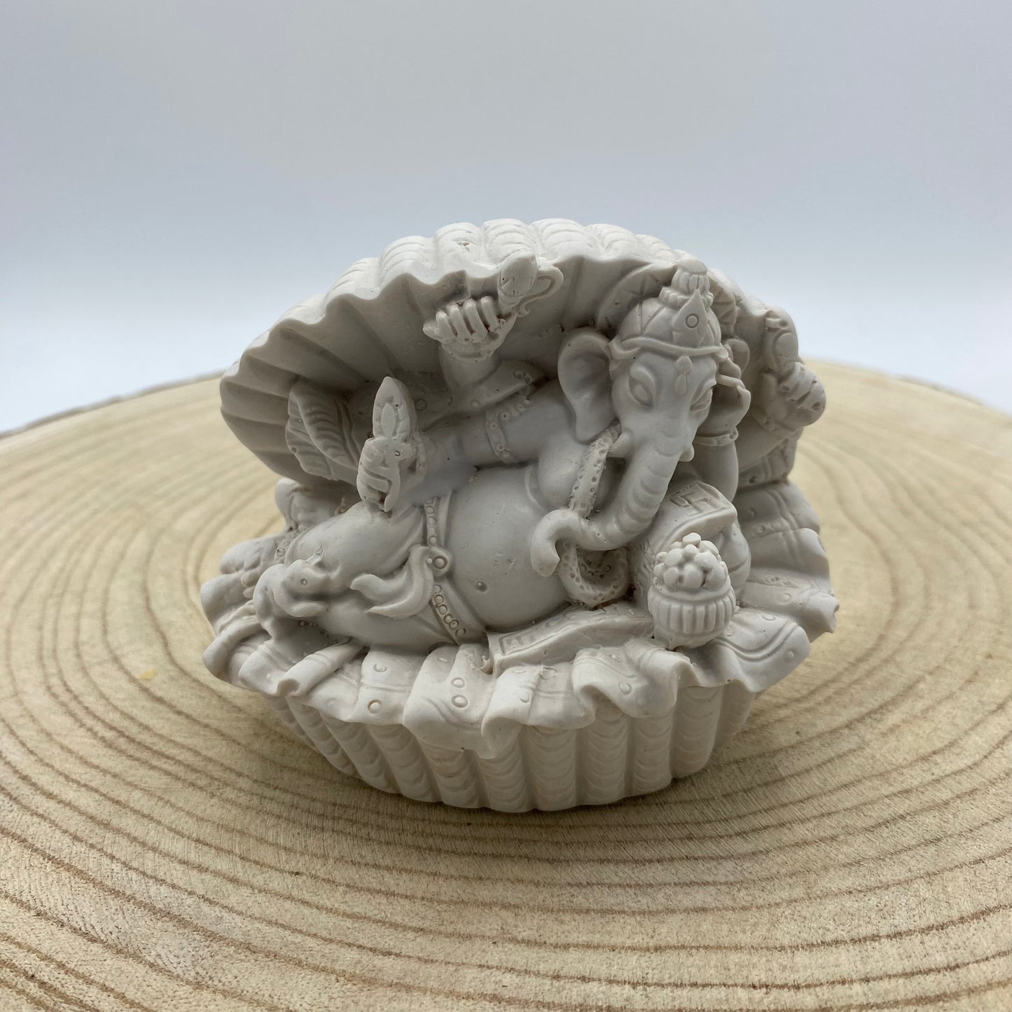 Ganesh em Concha Deitado