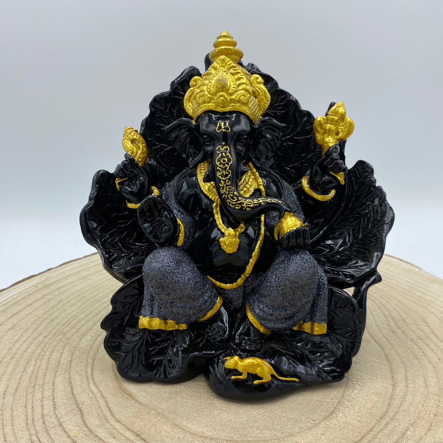 Ganesh Media Preto e Dourado