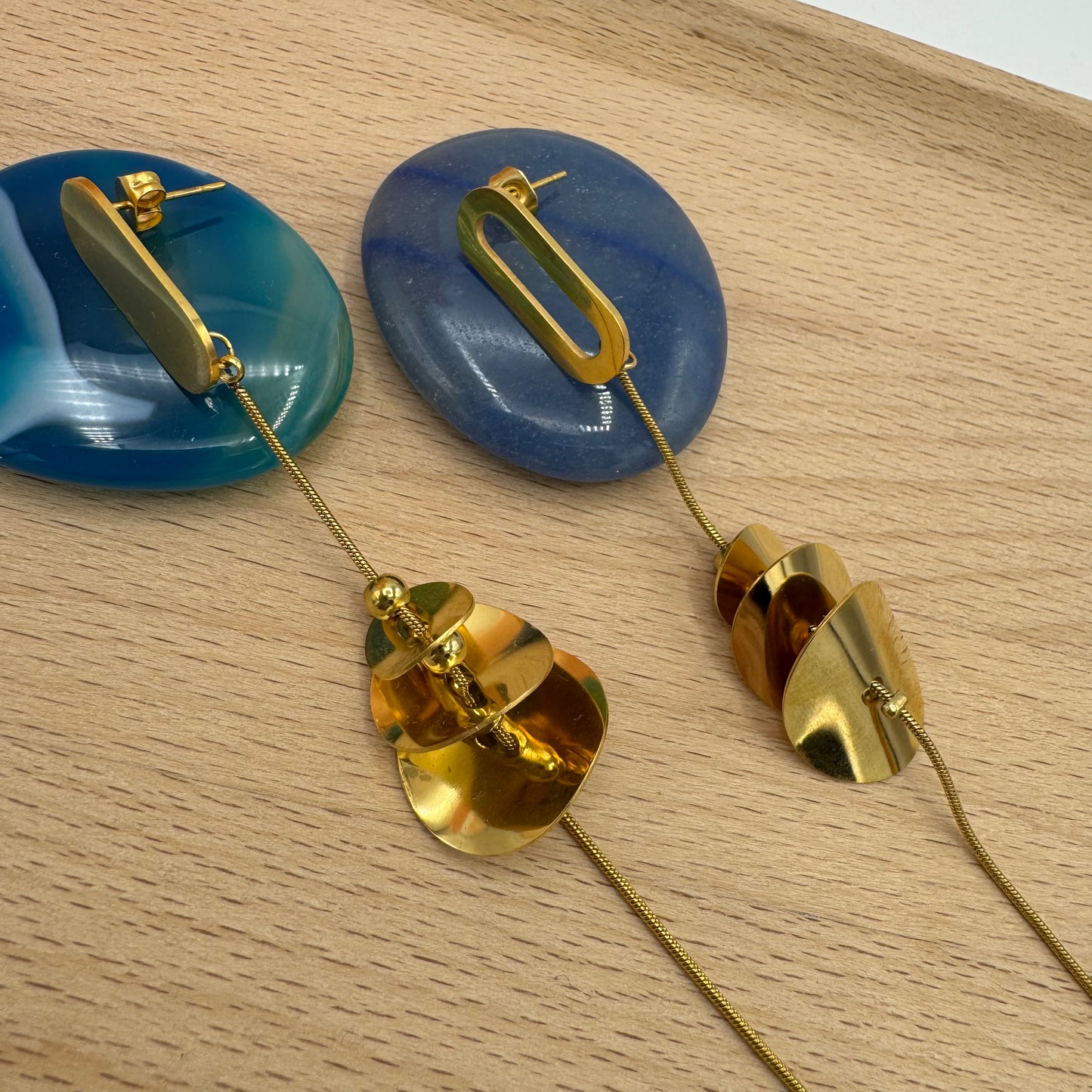 Brincos Assimétricos Fio C/Circulos Pendurados Dourado