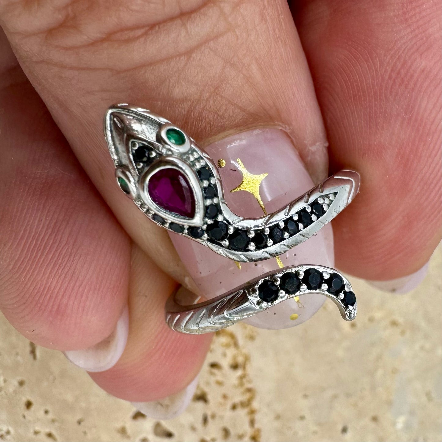 Anel Cobra Pedra Vermelha na Cabeça Aço Prateado