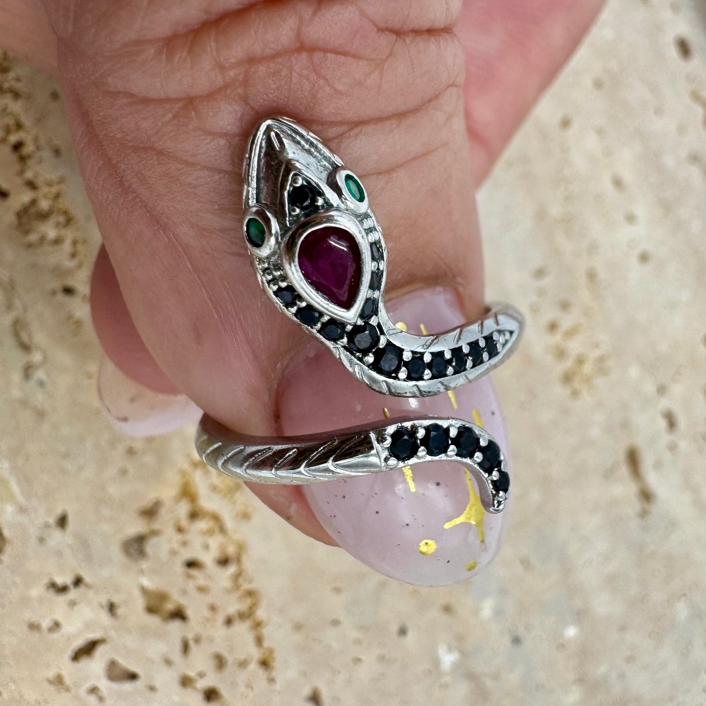 Anel Cobra Pedra Vermelha na Cabeça Aço Prateado