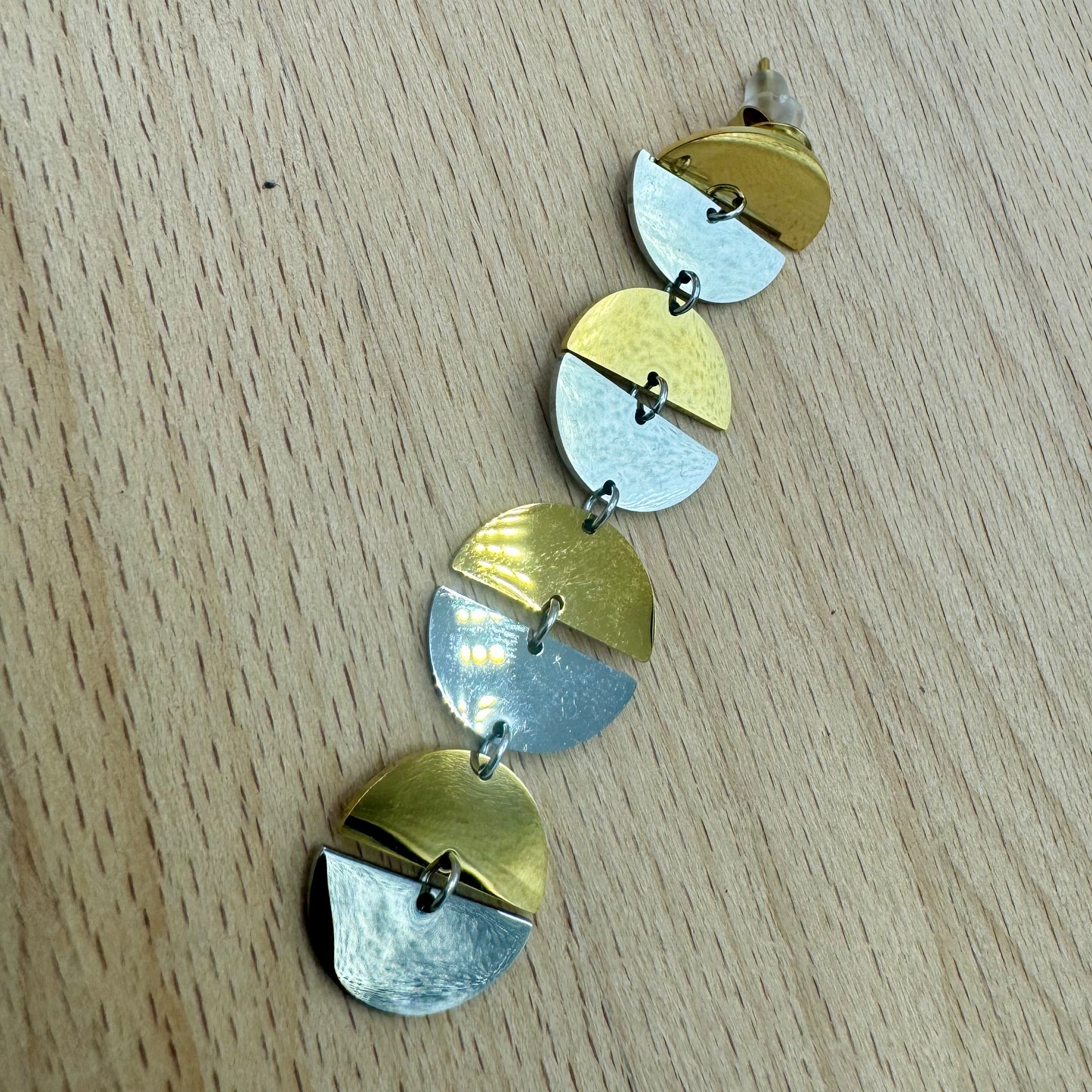 Brincos Dourado e Prateado Meios Circulos