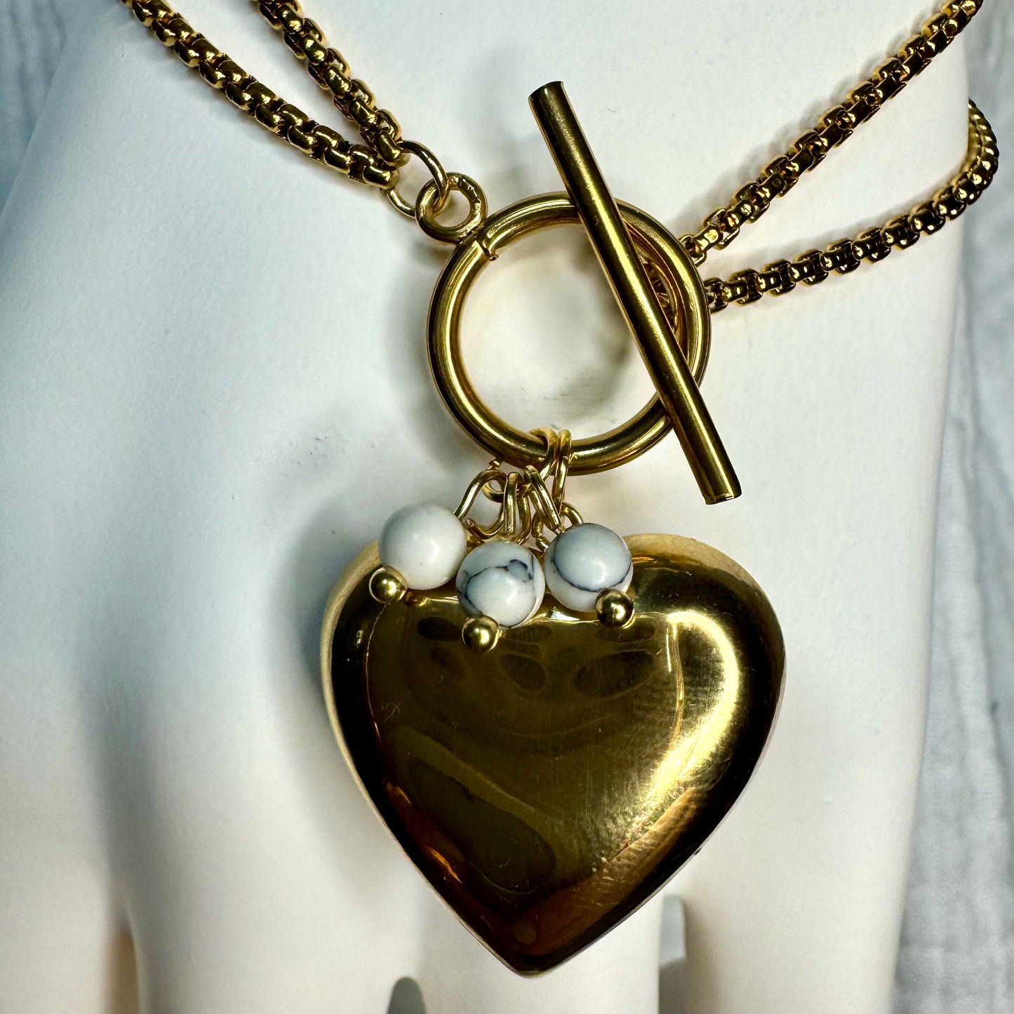 Pulseira Inox Dourado - Coração e 3 Pedras