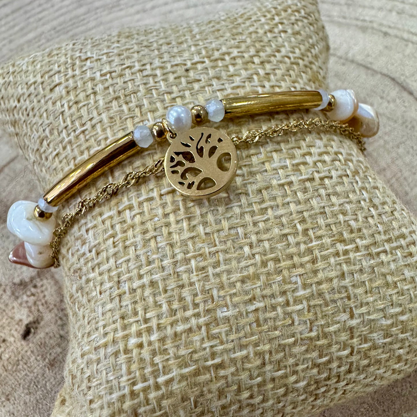 Pulseira Cascalho Branco com Árvore da Vida Dourado