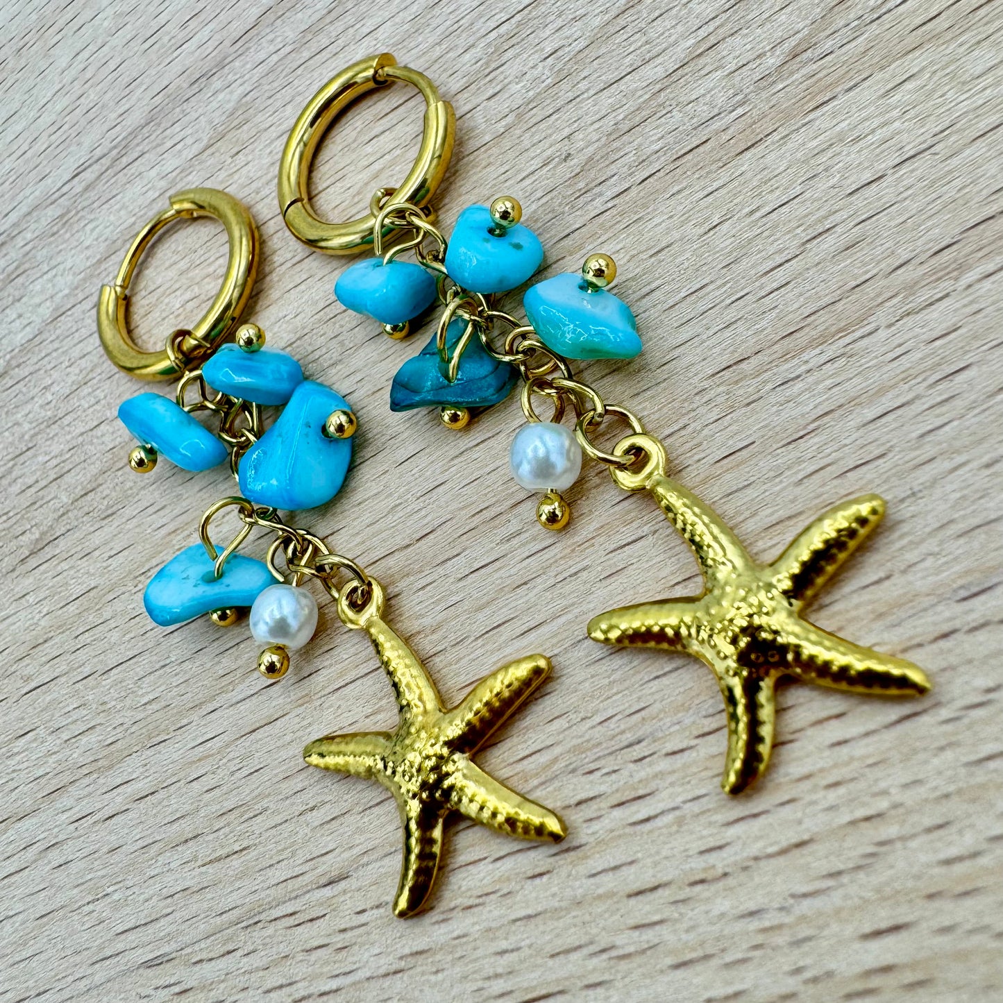 Brincos Dourado Argolas com Estrela do Mar e Cascalho - Azul