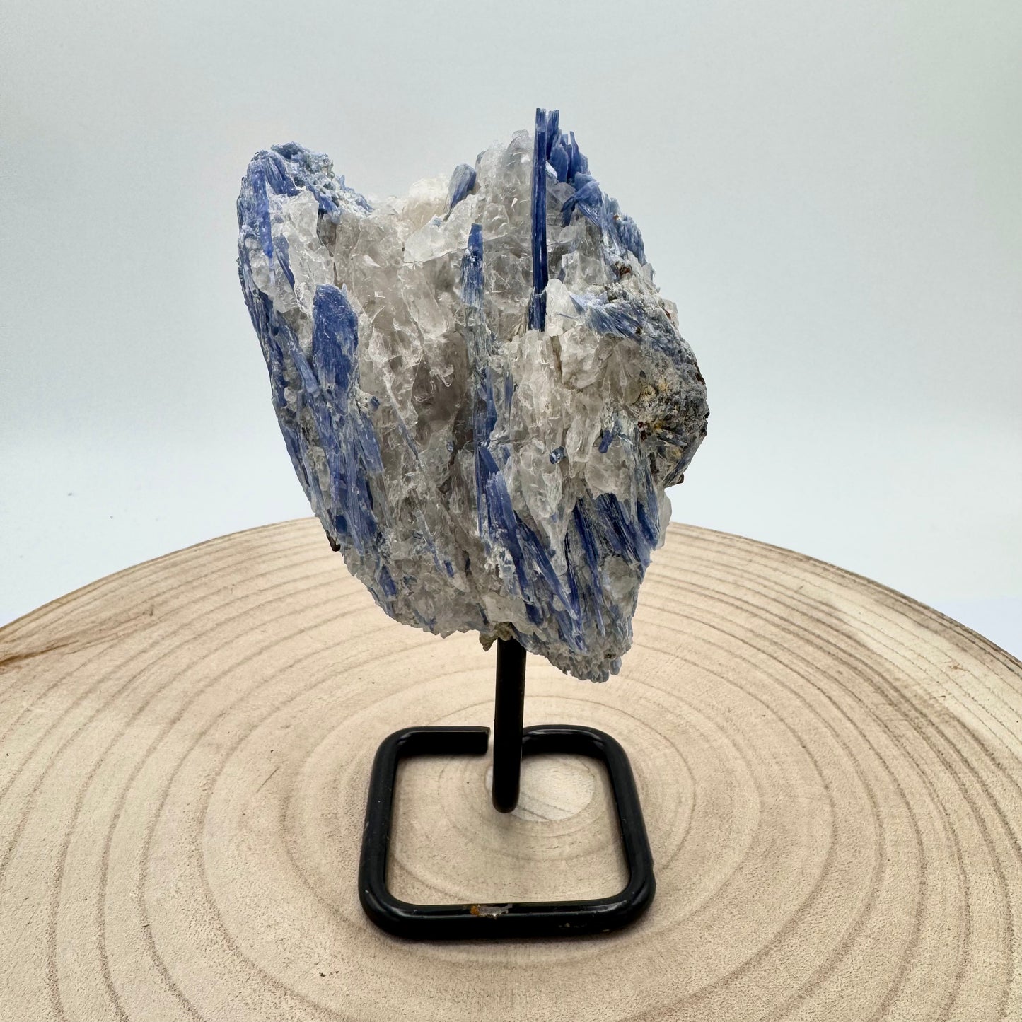 Pedra em Base de Metal, 15-18cm - Cianita Azul