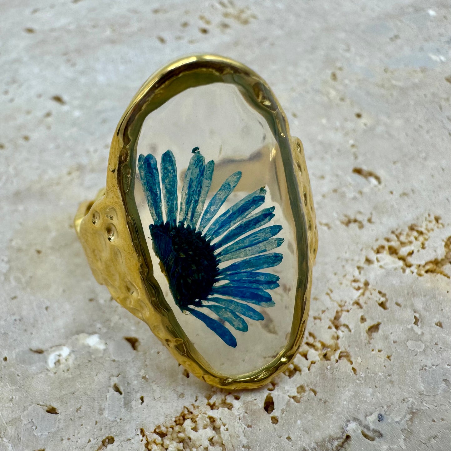 Anel Oval Flor Natural Azul Dourado