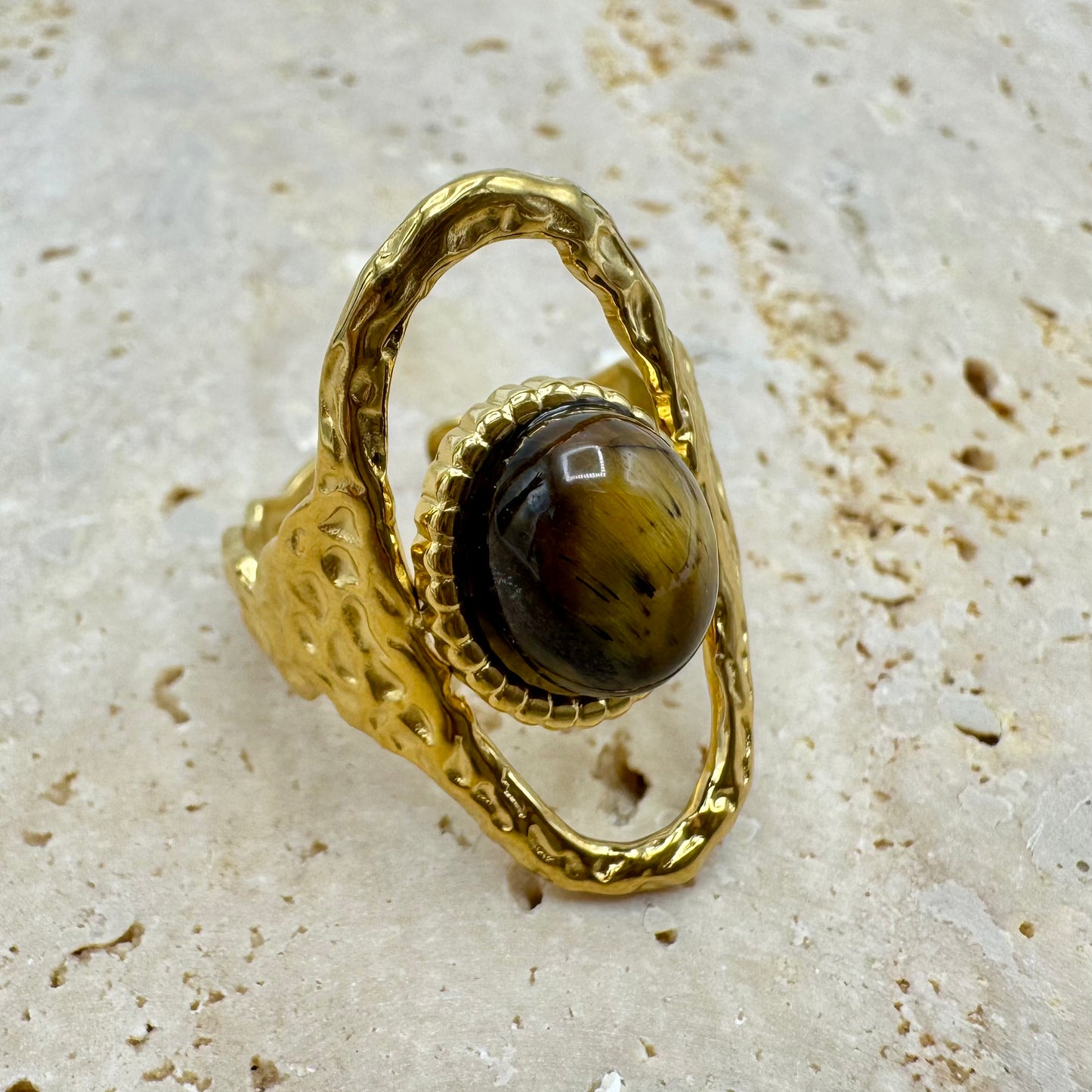 Anel Oval Pedra Oval Olho de Tigre Dourado