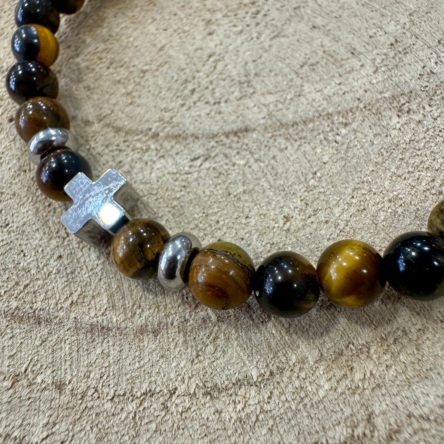 Pulseira Homem Elástico Olho de Tigre e Cruz Prata