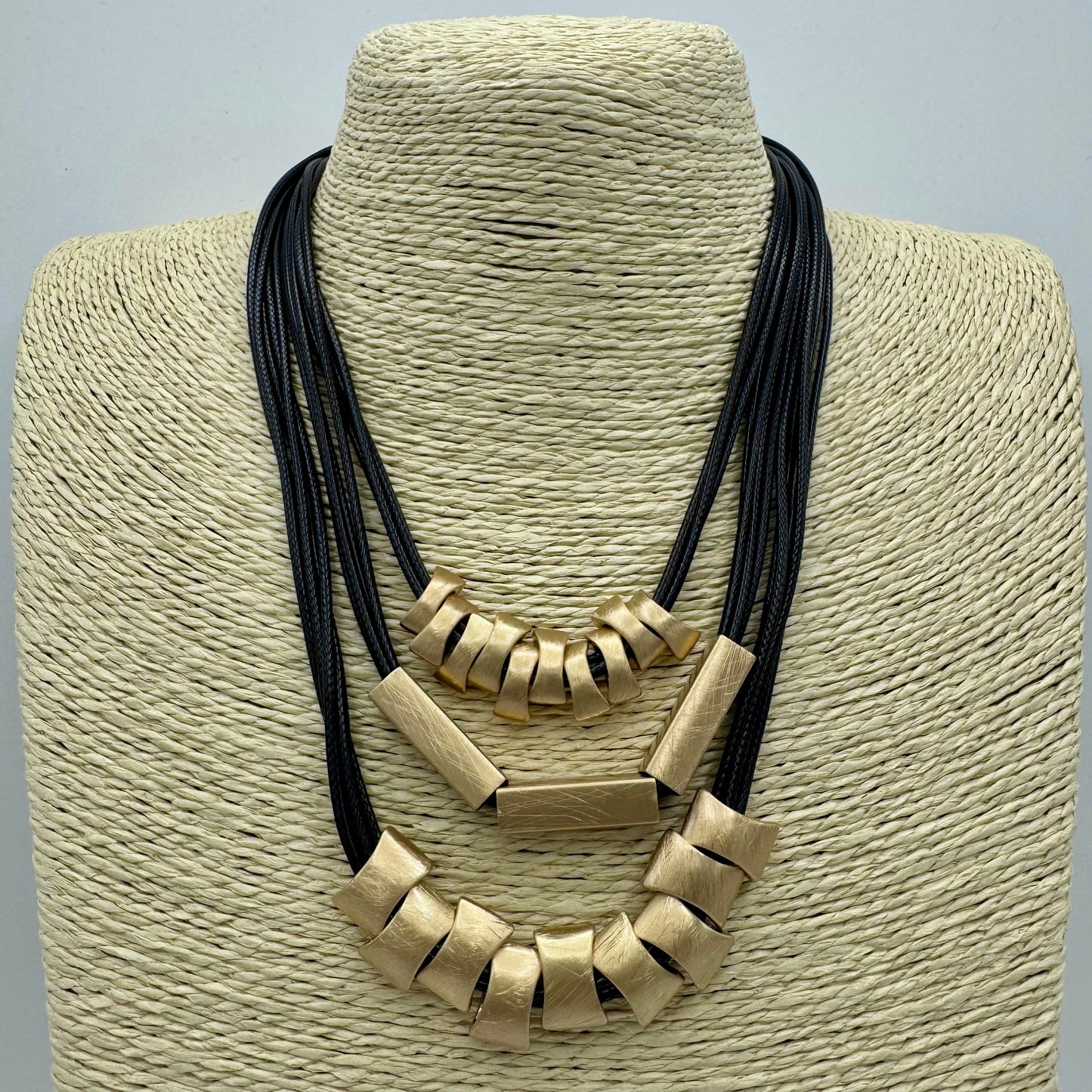 Colar Triplo Dourado