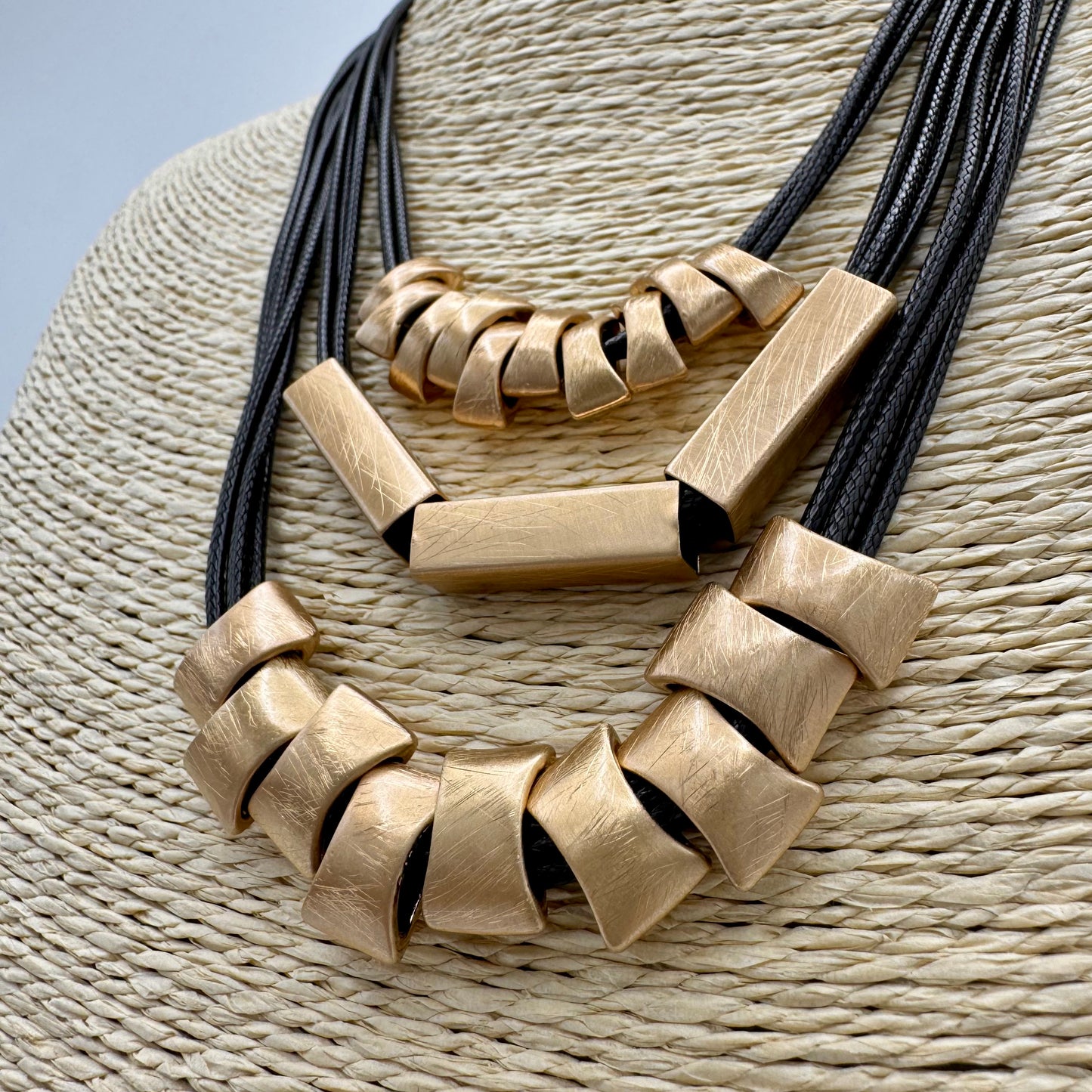 Colar Triplo Dourado