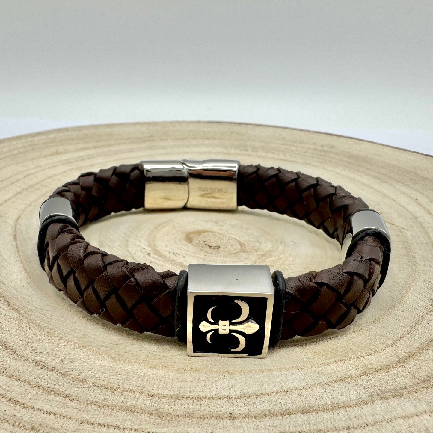 Pulseiras Homem em Couro Trançado - Quadrado Flor de Liz VARIEDADES