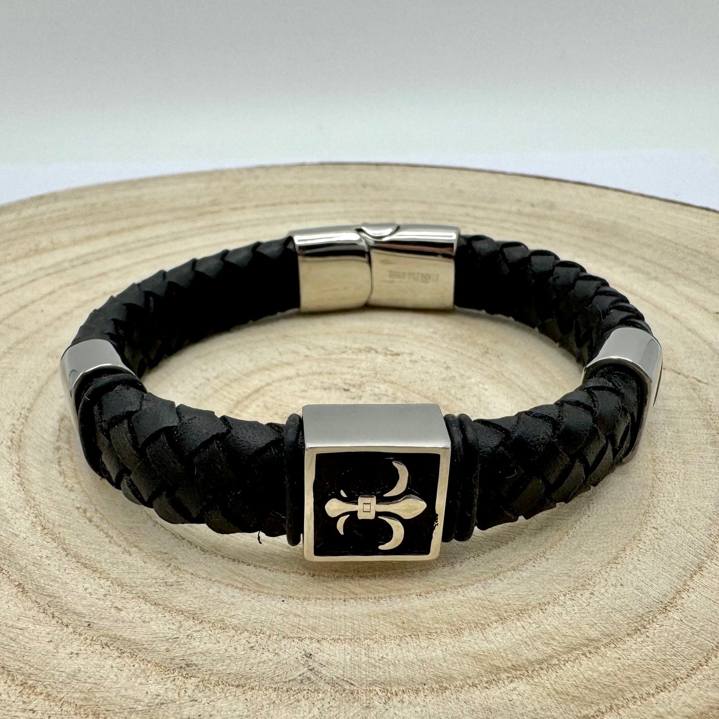 Pulseiras Homem em Couro Trançado - Quadrado Flor de Liz VARIEDADES