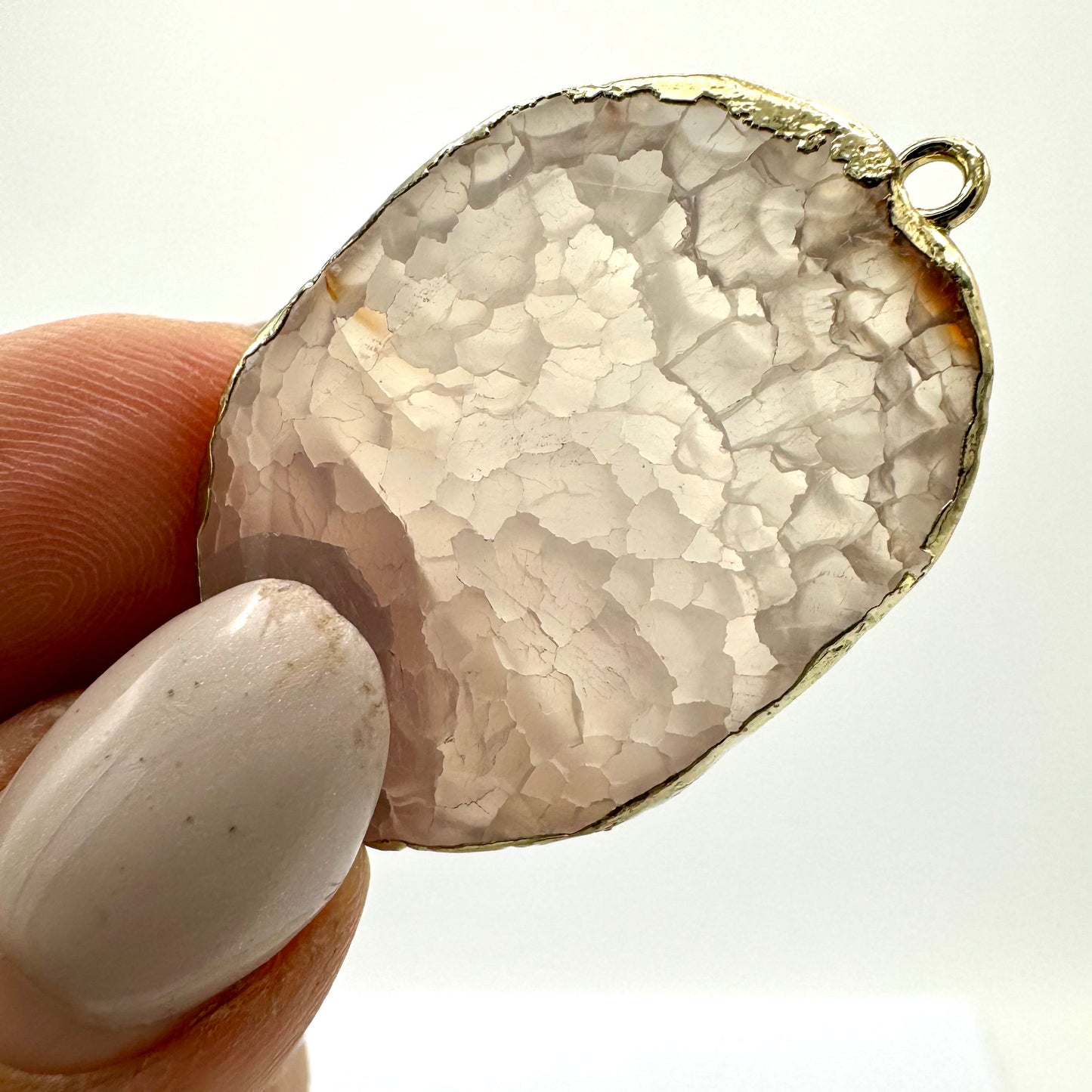 Pendentes de Pedra Pulida e Dourado VARIEDADES