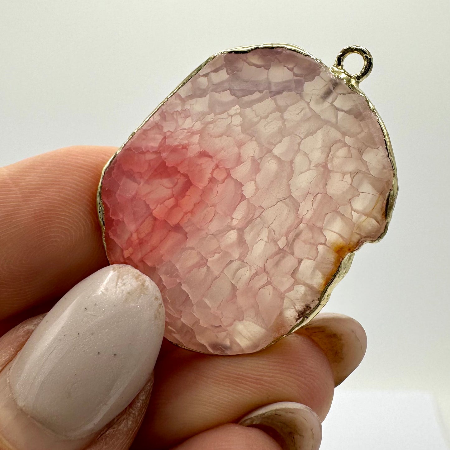 Pendentes de Pedra Pulida e Dourado VARIEDADES