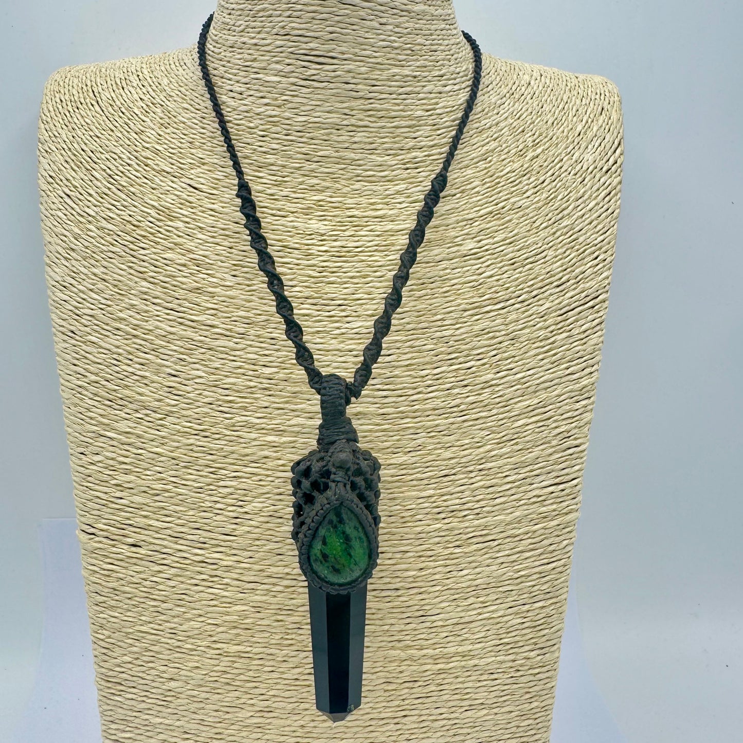 Amuleto Obelisco Rubi Zoisite e Obsidiana