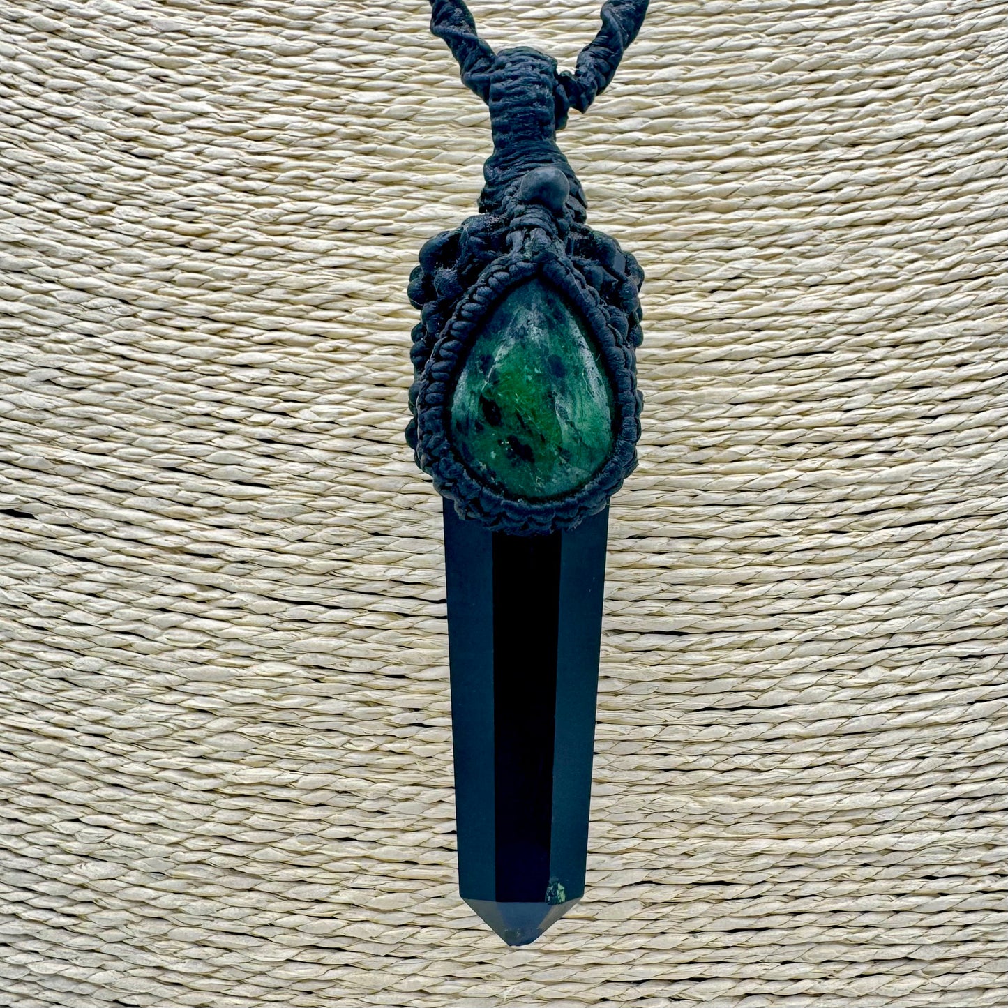 Amuleto Obelisco Rubi Zoisite e Obsidiana