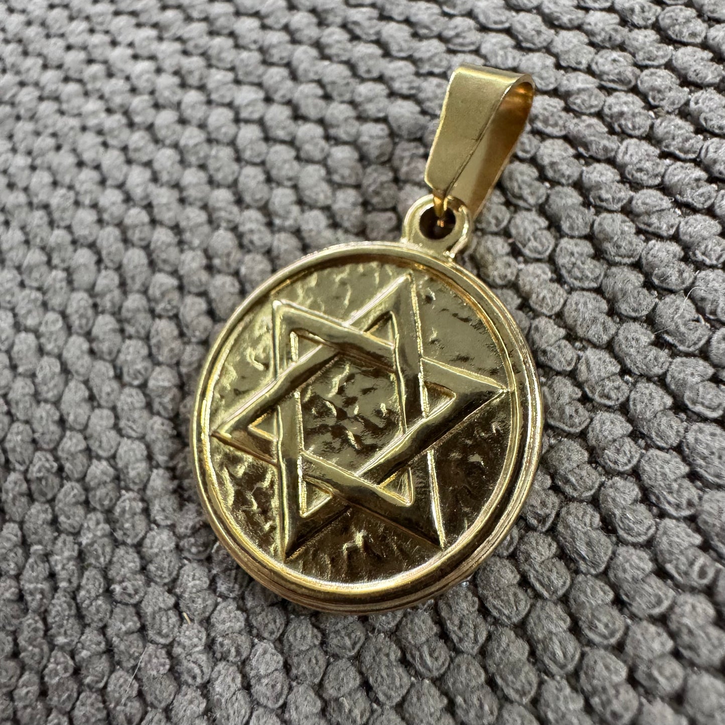 Pendente Estrela de David Medalhão Dourado