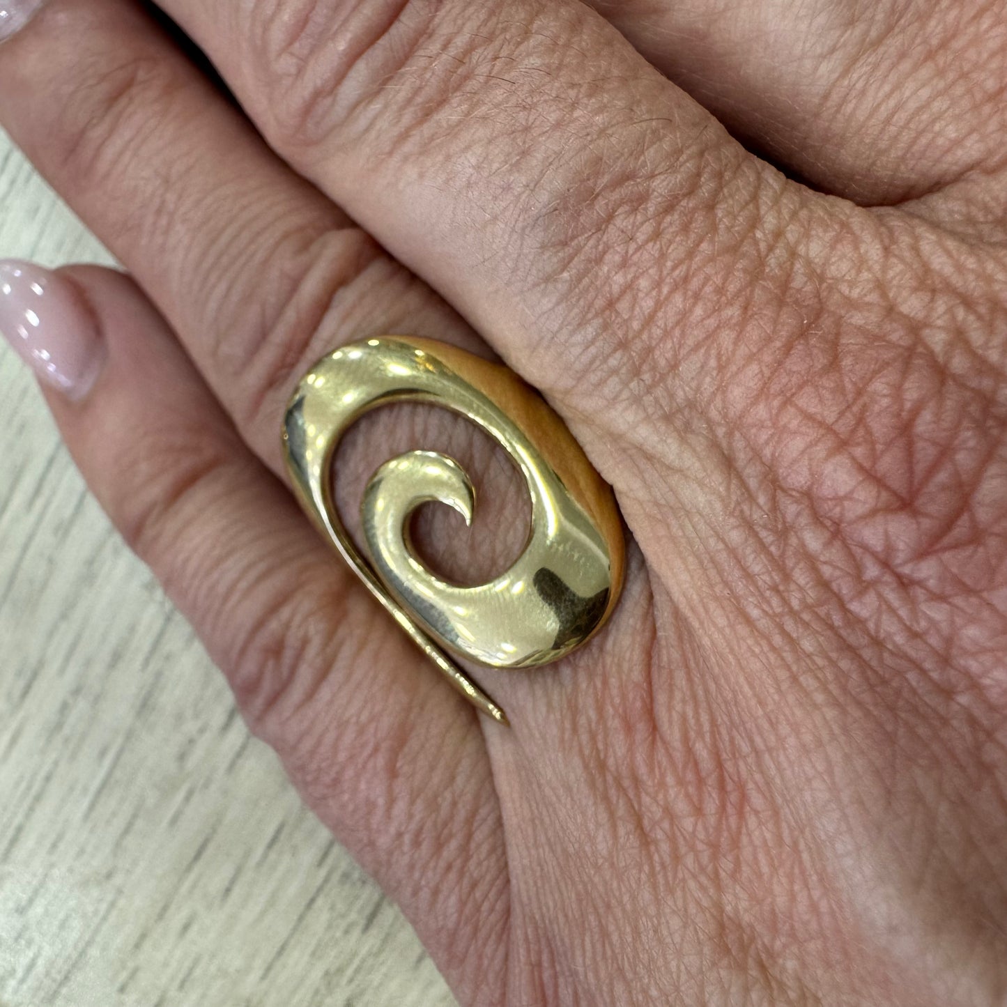 Anel Encaracolado Dourado