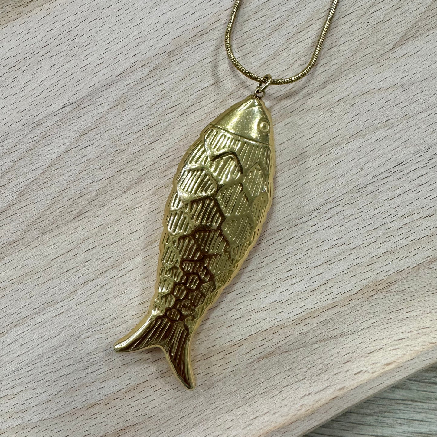 Colar Comprido Peixe Grande Dourado