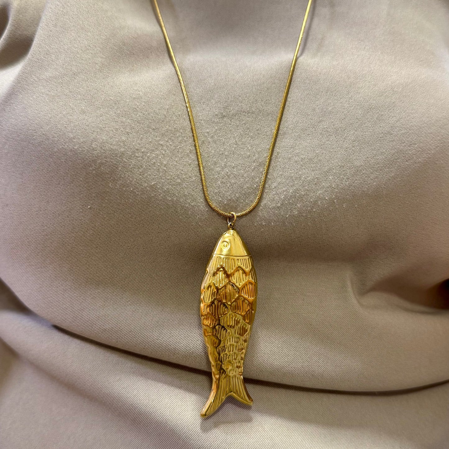 Colar Comprido Peixe Grande Dourado