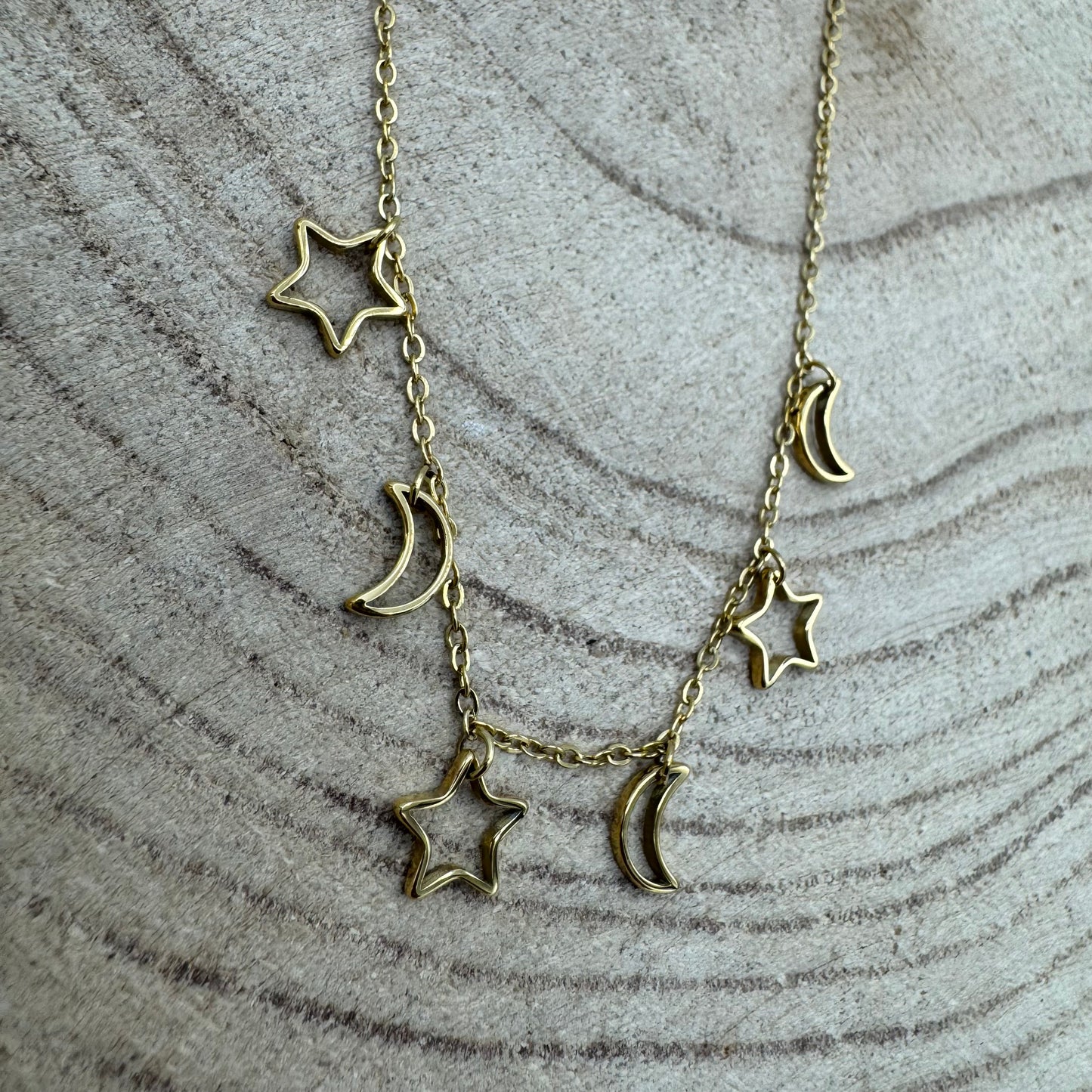 Fio Luas e Estrelas Recortadas Dourado