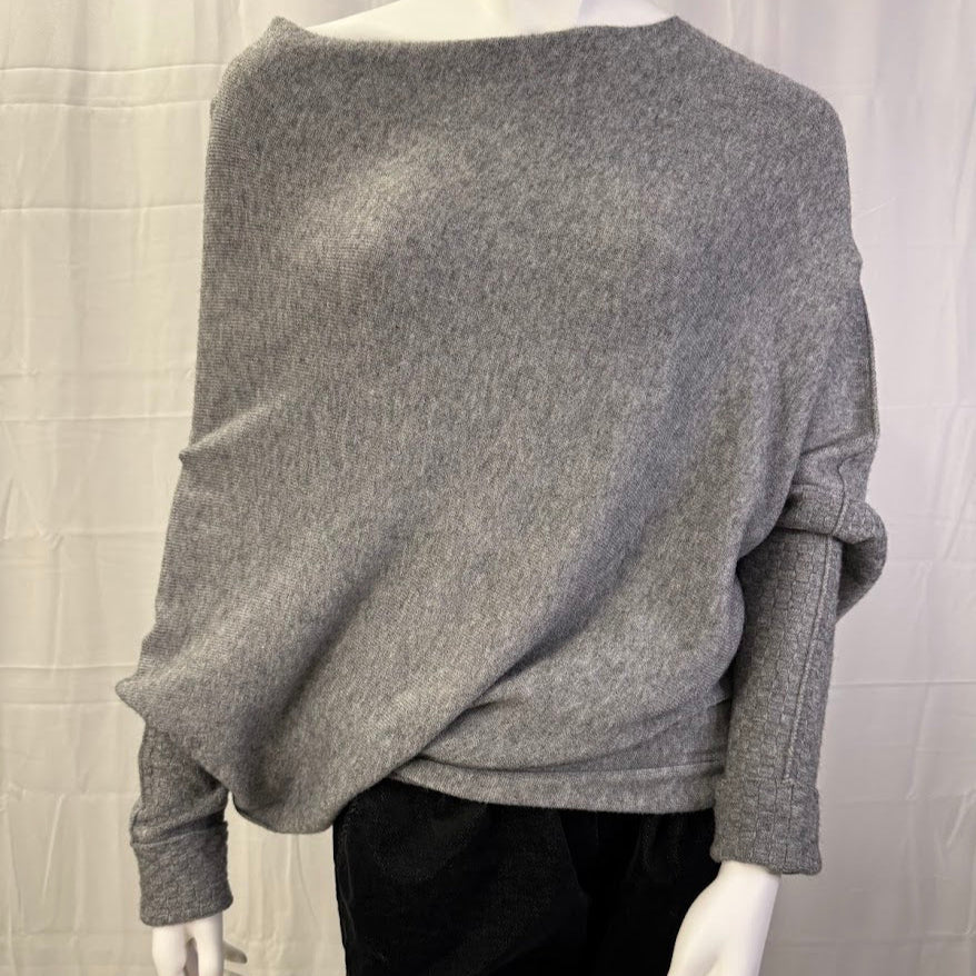Blusa malha manga morcego corte diagonal Camel