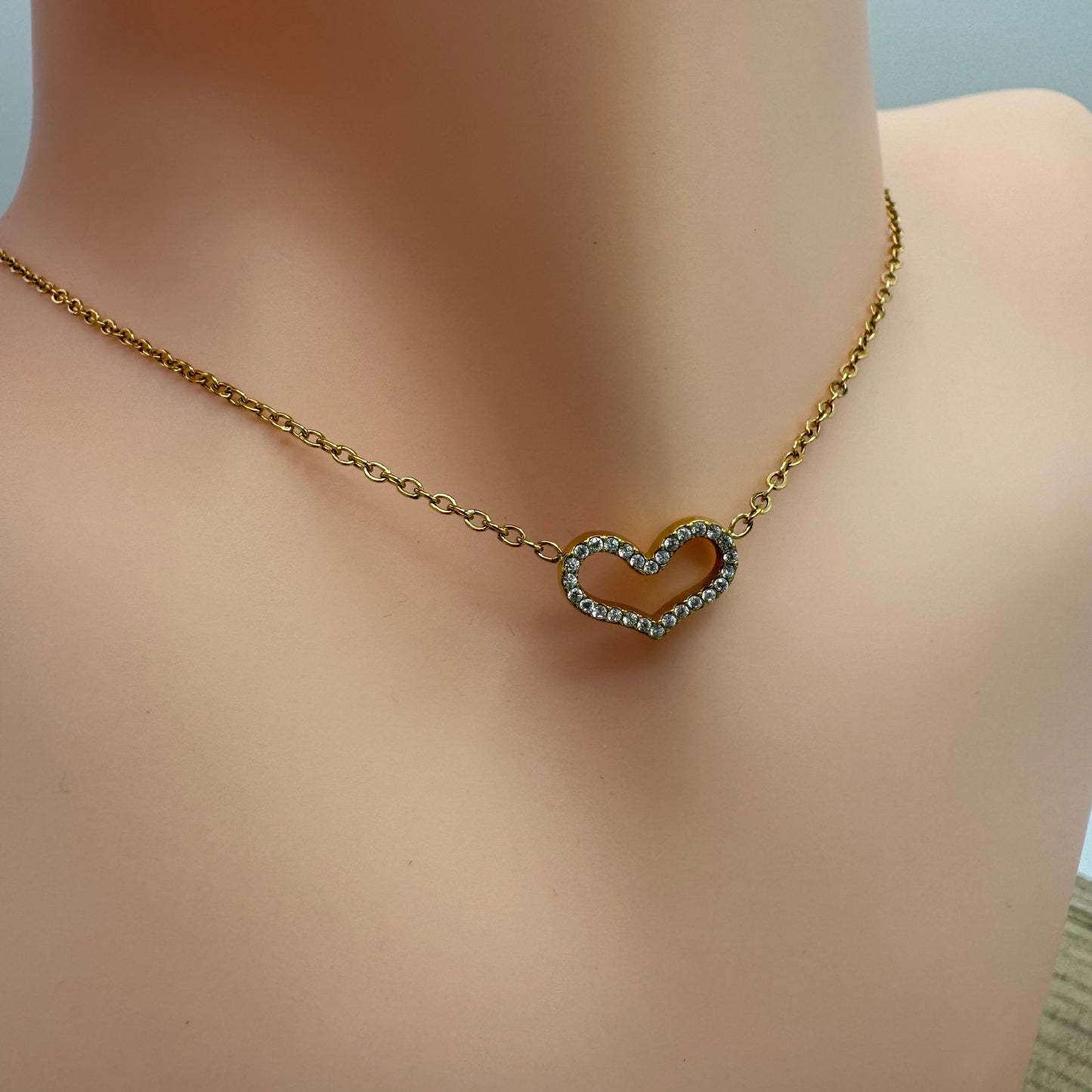 Fio Coração Pequeno com Brilhantes Dourado