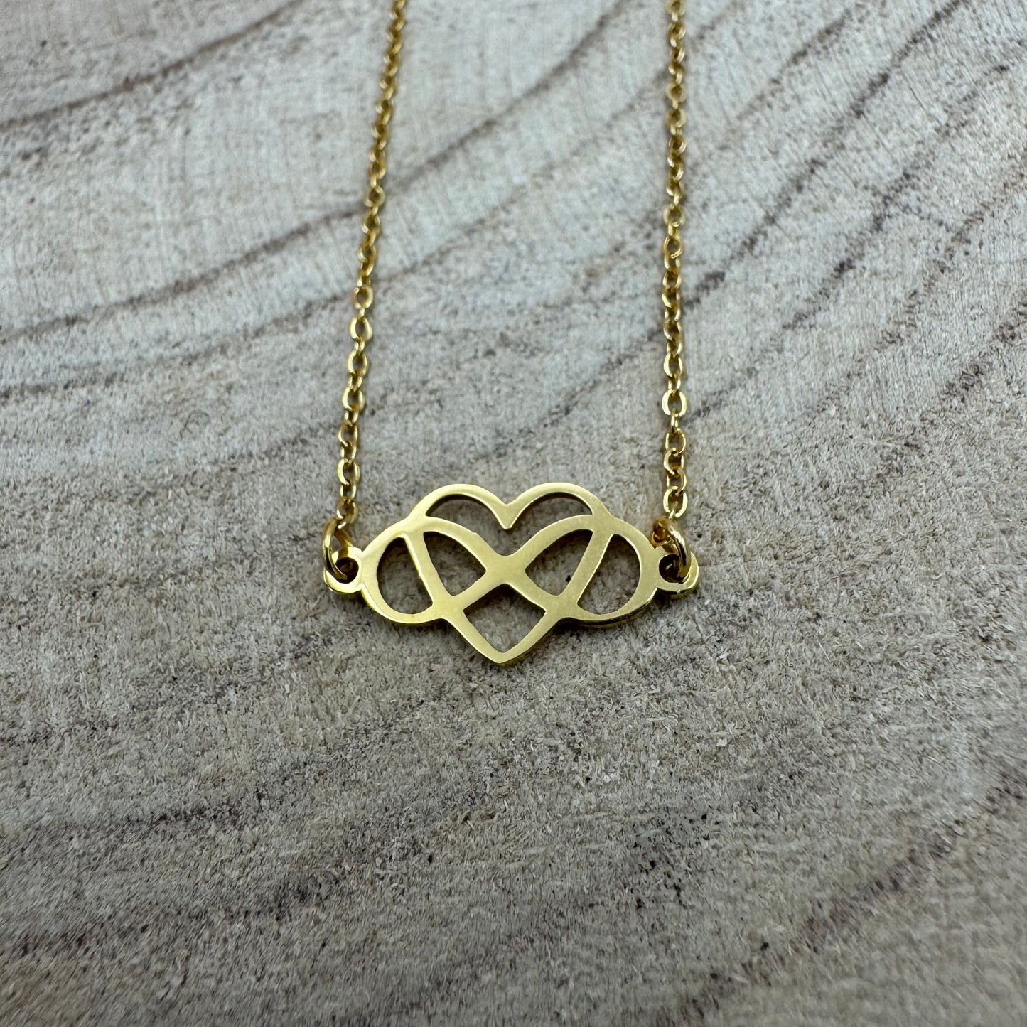 Fio Infinito e Coração Recortados Dourado