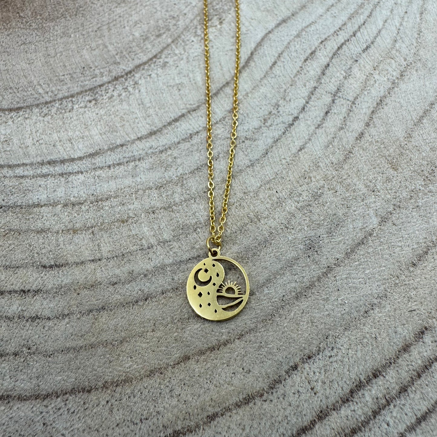 Fio Yin e Yang Dourado