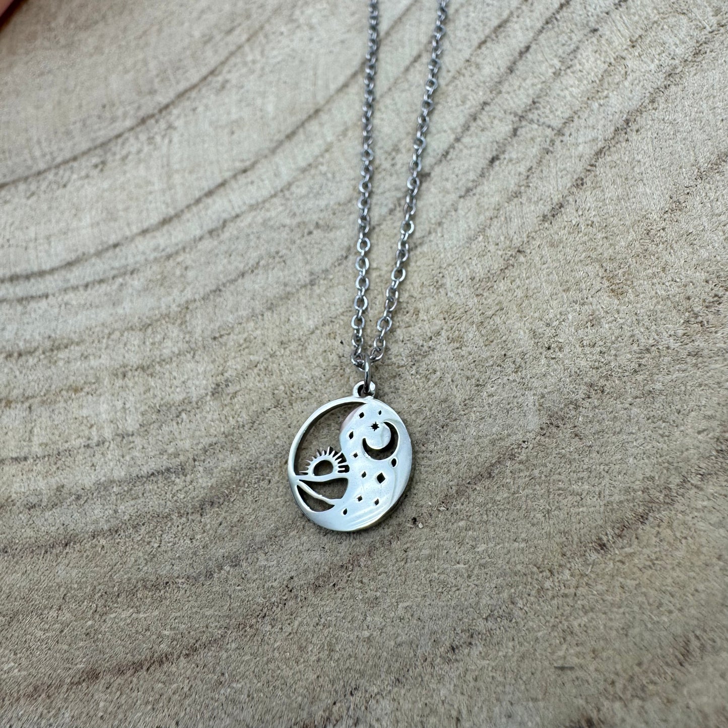 Fio Yin e Yang Prateado