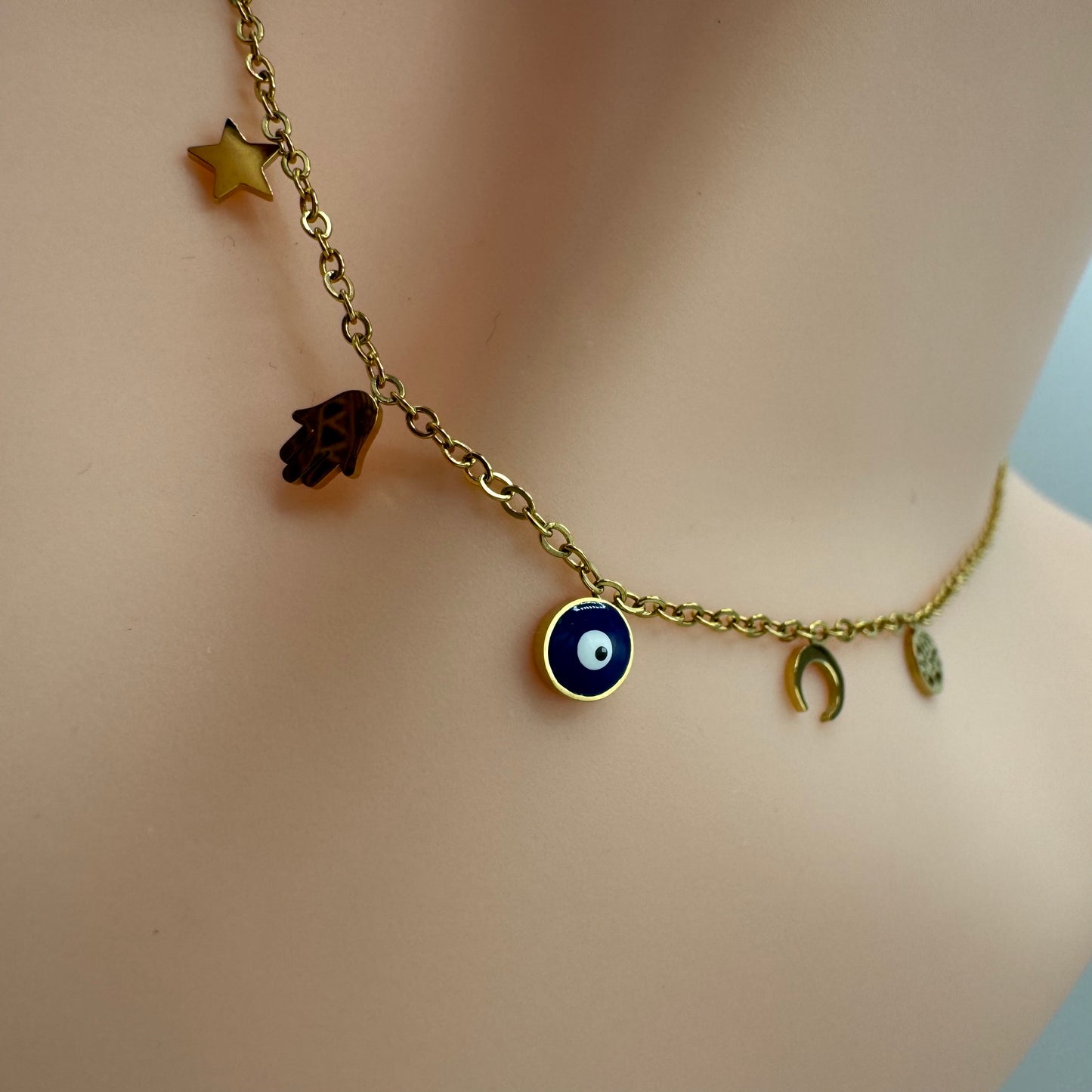Fio com Simbolos Mini - Estrela, Mão, Olho, Lua e Árvore Dourado