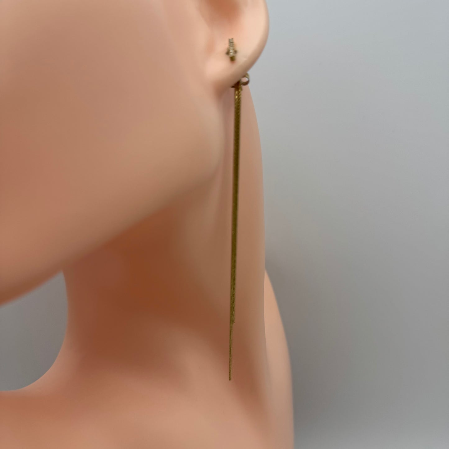 Brincos Risco de Brilhantes com Fios Pendentes Dourado