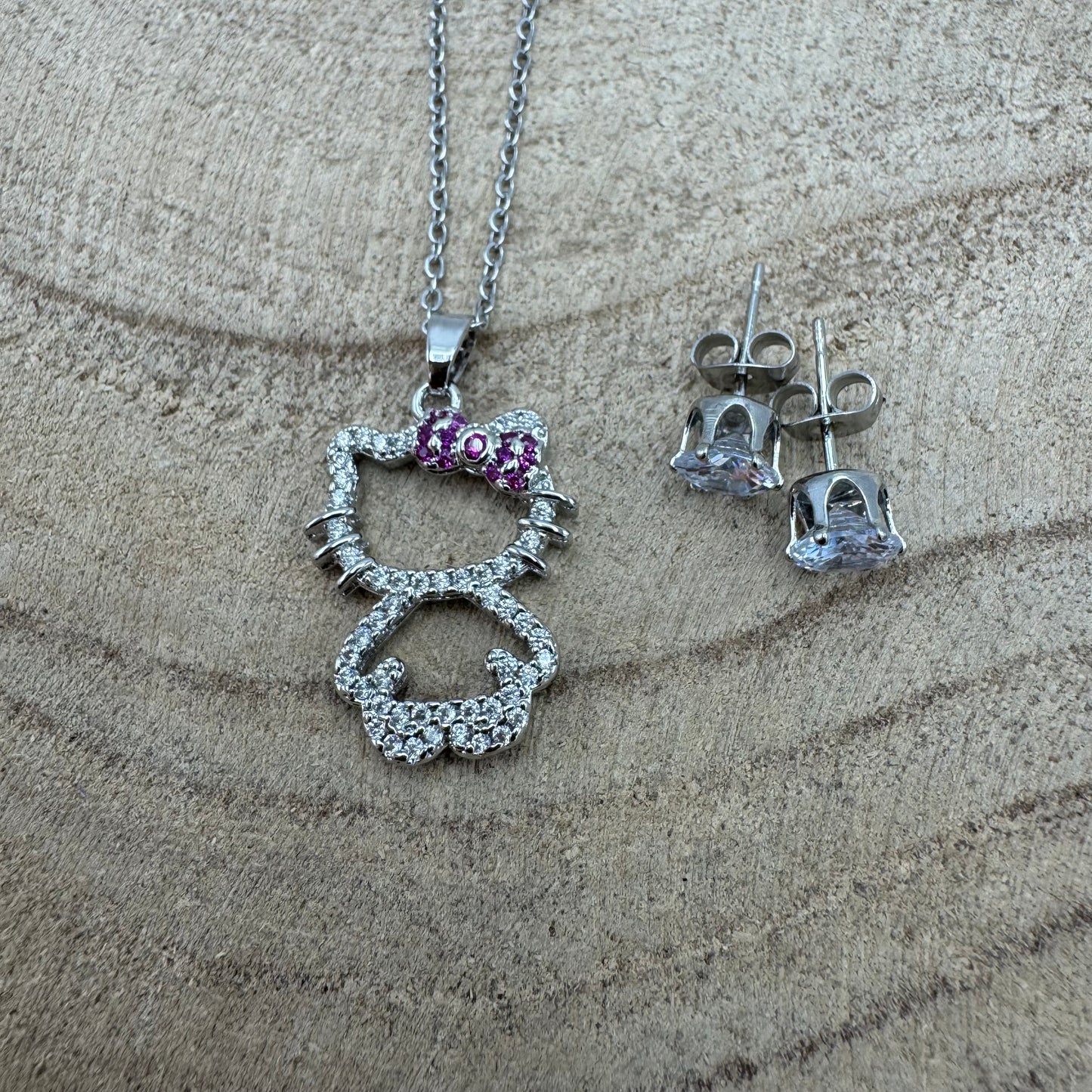 Fio Hello Kitty Brilhantes Prateado (Oferta Brincos)