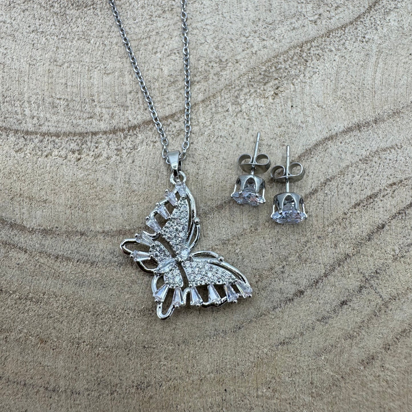 Fio Borboleta Brilhantes Prateado (Oferta Brincos)